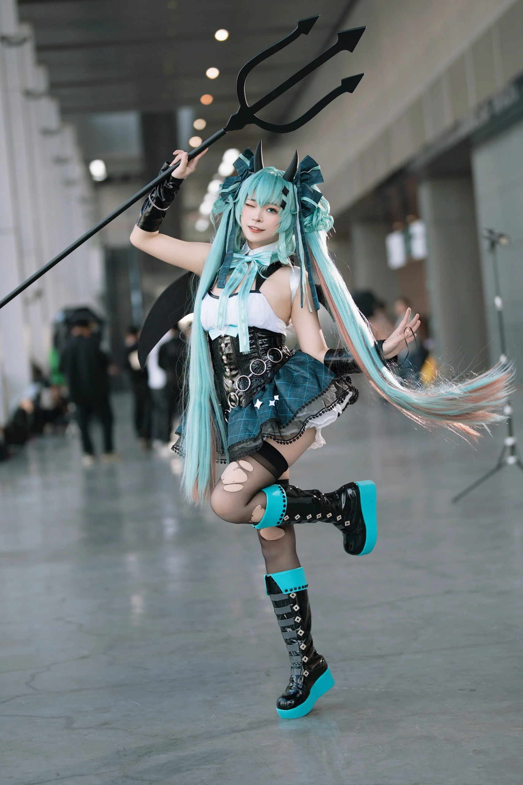 【初音未来cos】萤火虫漫展小浣熊造型的青蓝小恶魔出片啦