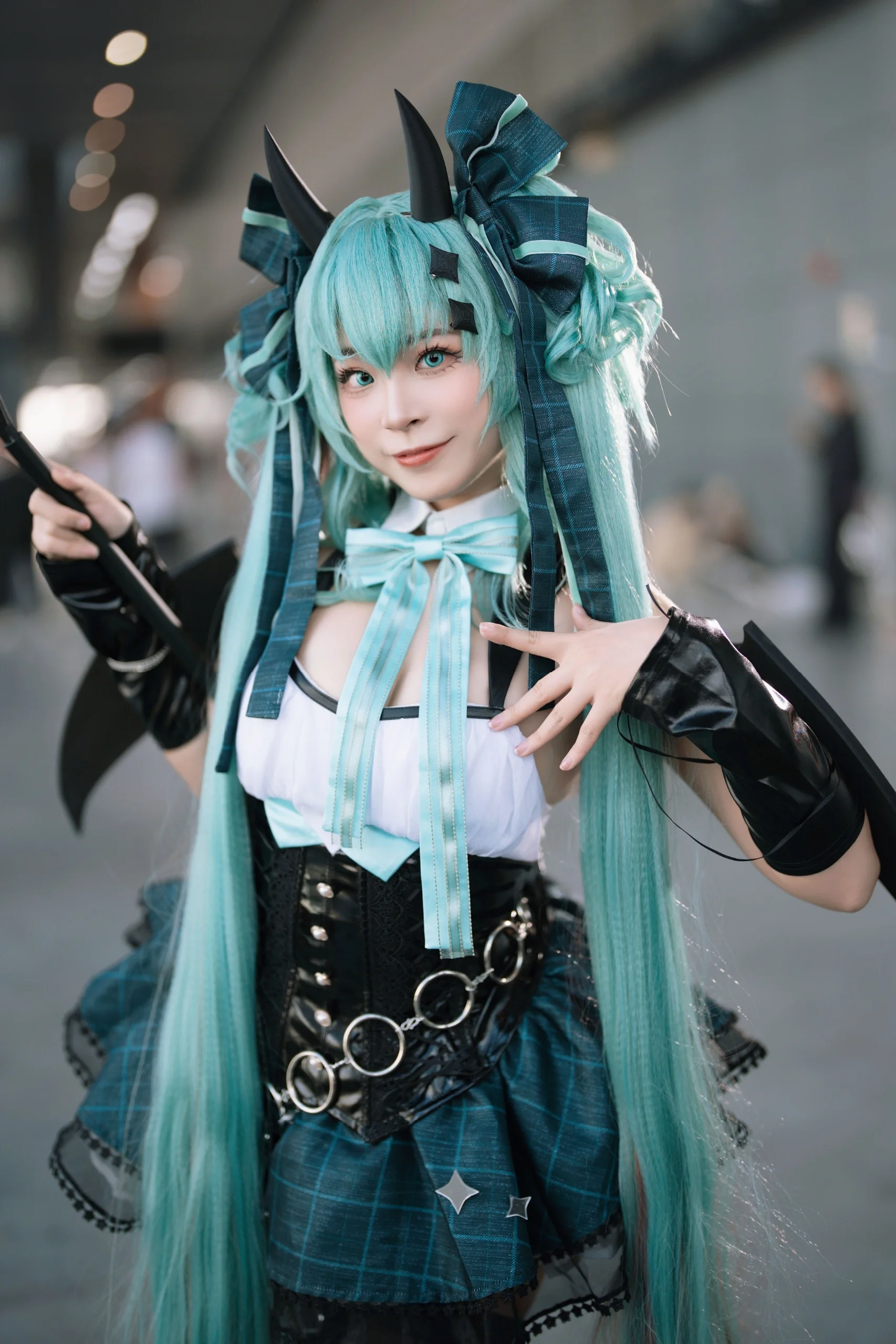 【初音未來cos】螢火蟲漫展小浣熊造型的青藍小惡魔出片啦 - 第 3 張
