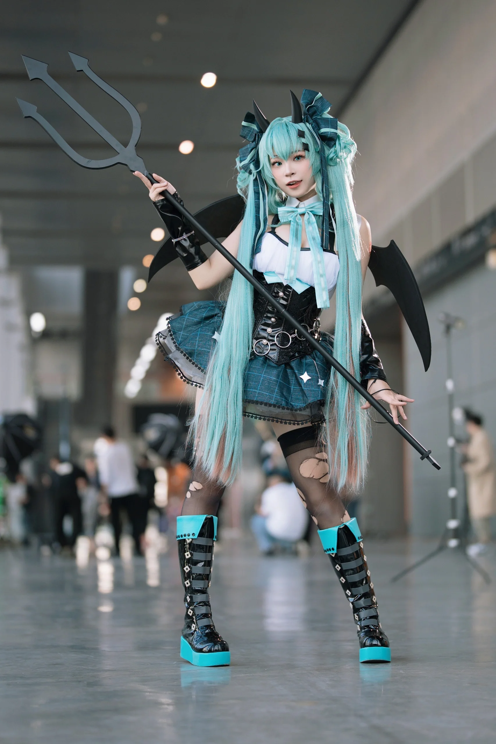 【初音未來cos】螢火蟲漫展小浣熊造型的青藍小惡魔出片啦 - 第 4 張