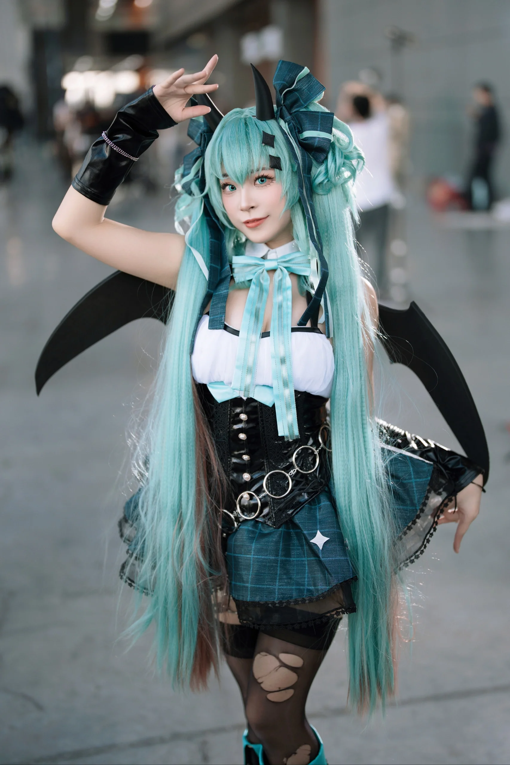 【初音未來cos】螢火蟲漫展小浣熊造型的青藍小惡魔出片啦 - 第 8 張