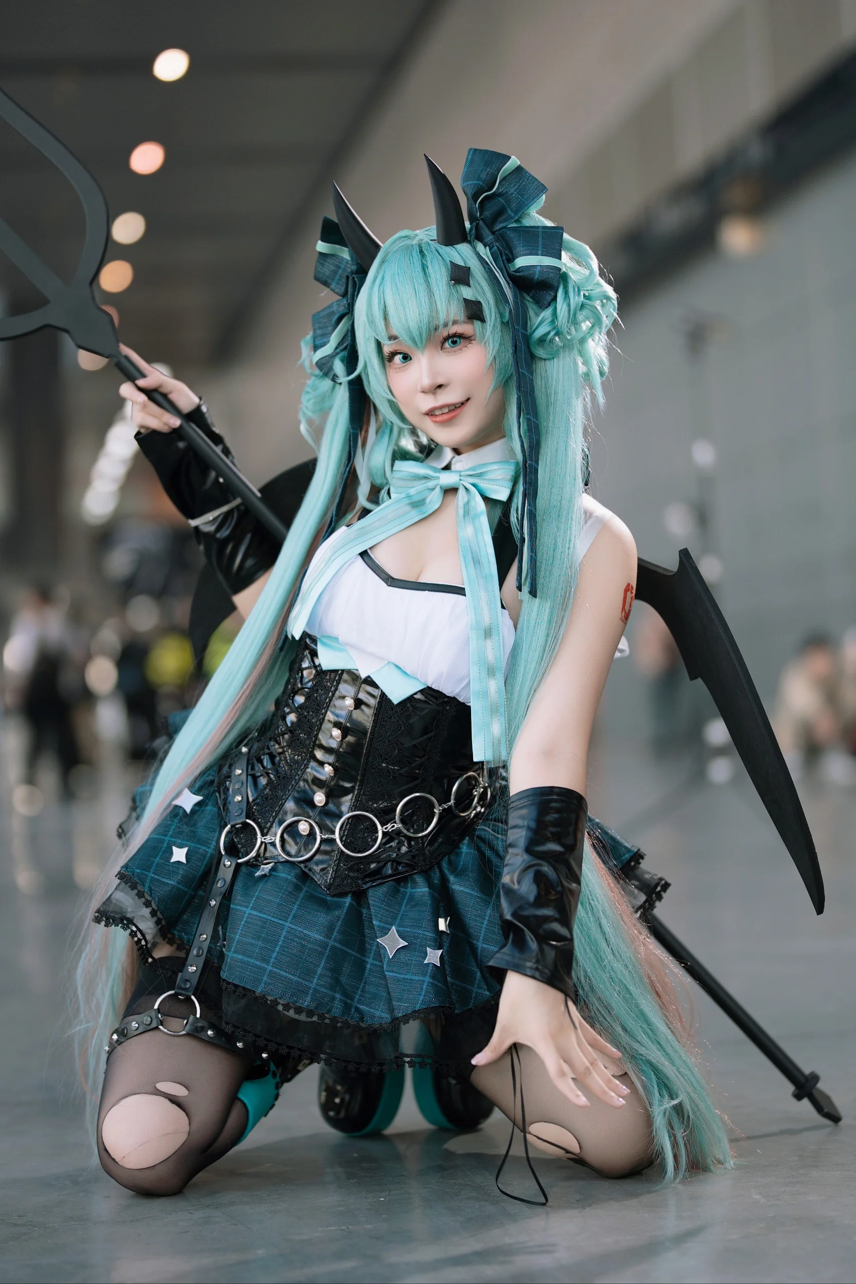 【初音未來cos】螢火蟲漫展小浣熊造型的青藍小惡魔出片啦 - 第 9 張