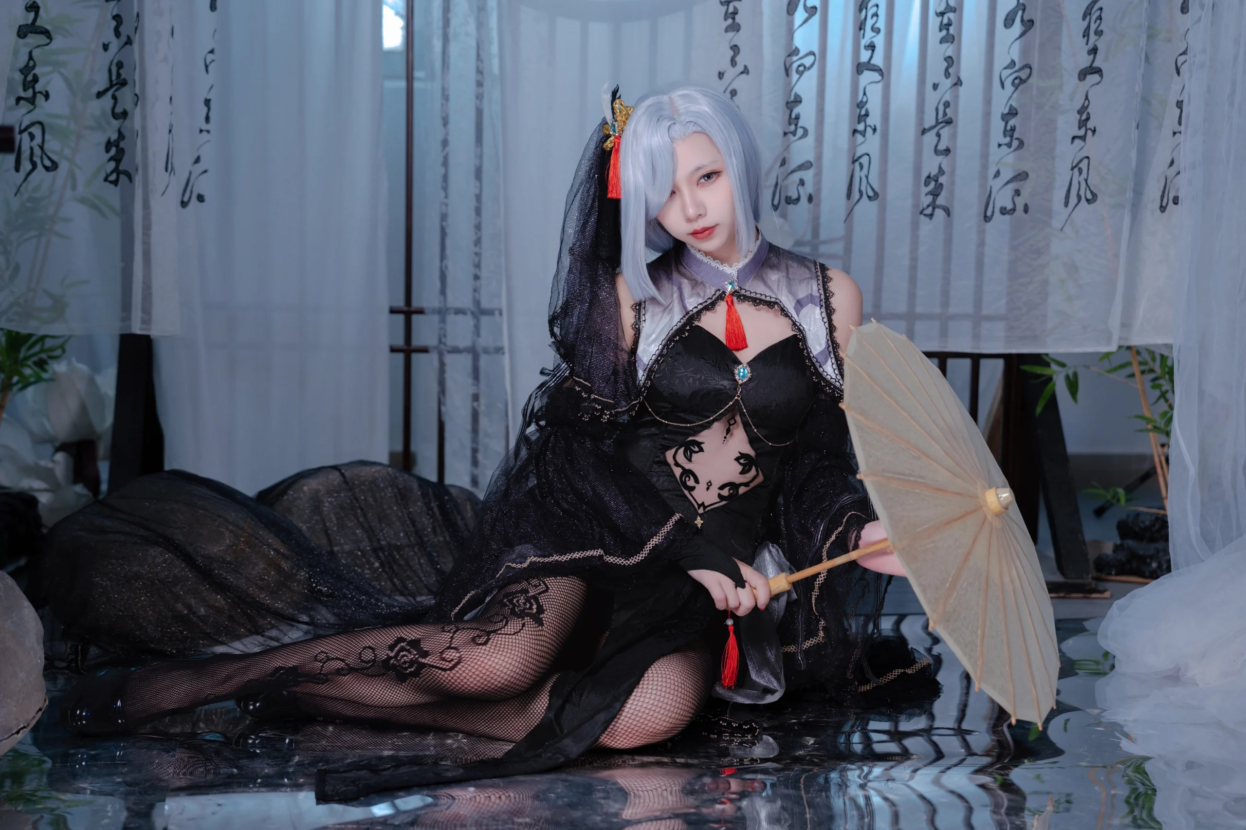 【申鶴 コスプレ】『原神』同人花嫁、ヴェールと黒紗の服で魅せる清冷な美 - 2 枚目