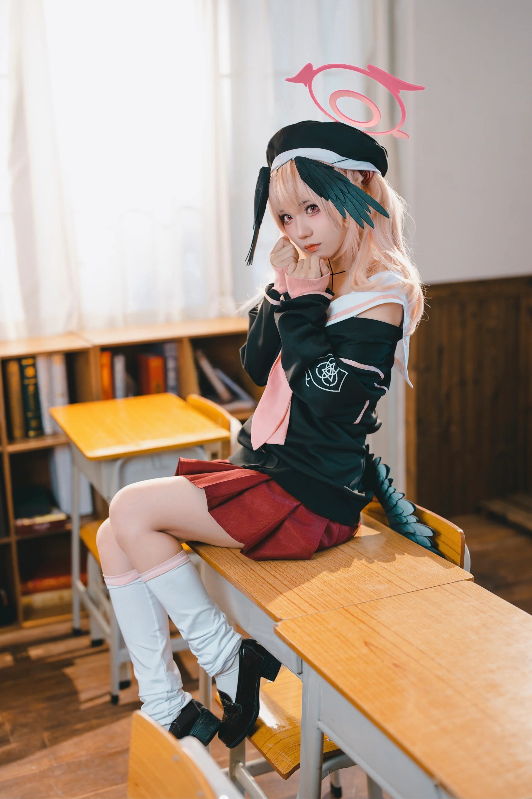 【下江小春cos】蔚蓝档案课桌上的午后思绪