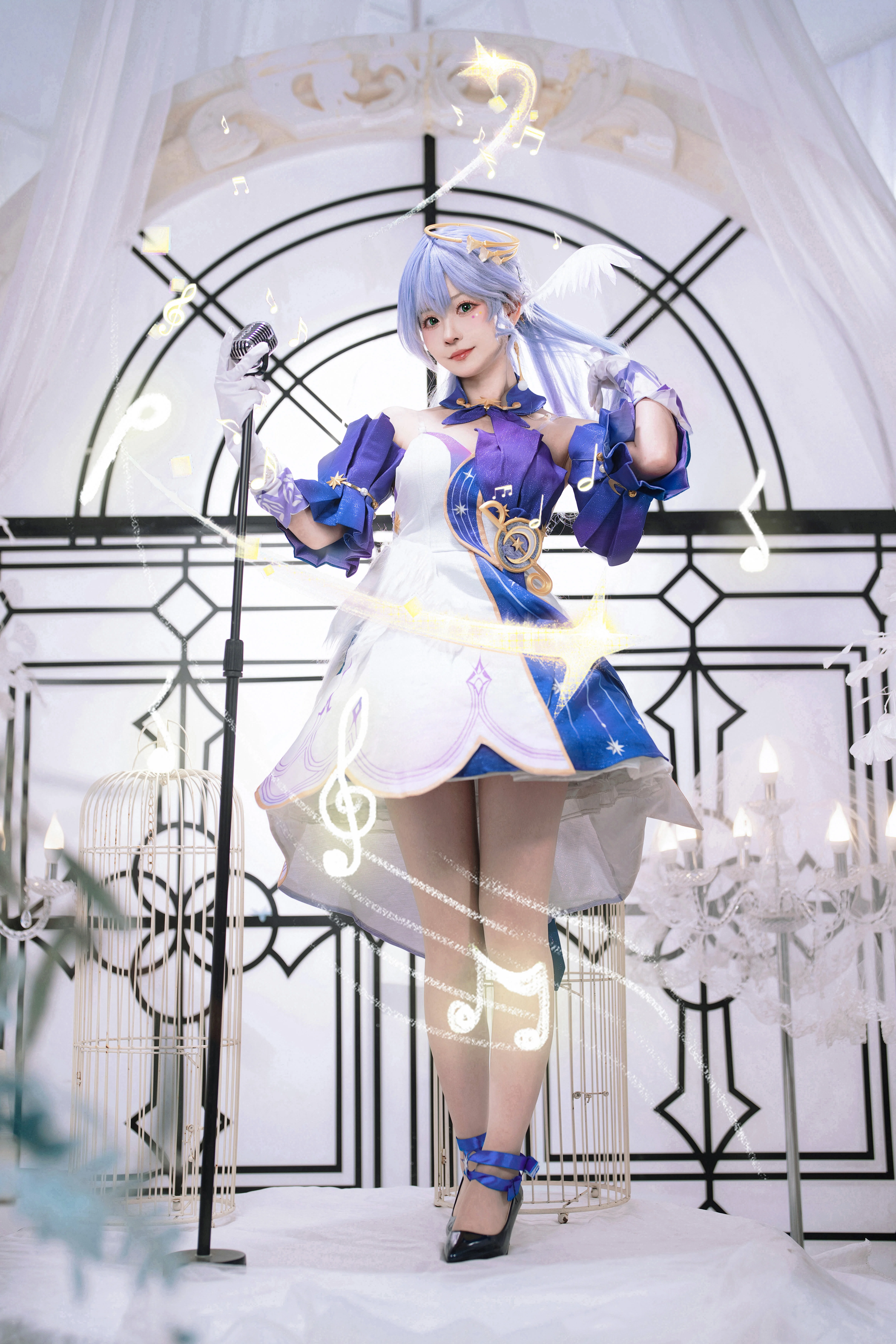 【知更鸟cos】《崩坏星穹铁道》白钢琴前的安静聆听 - 第 1 张