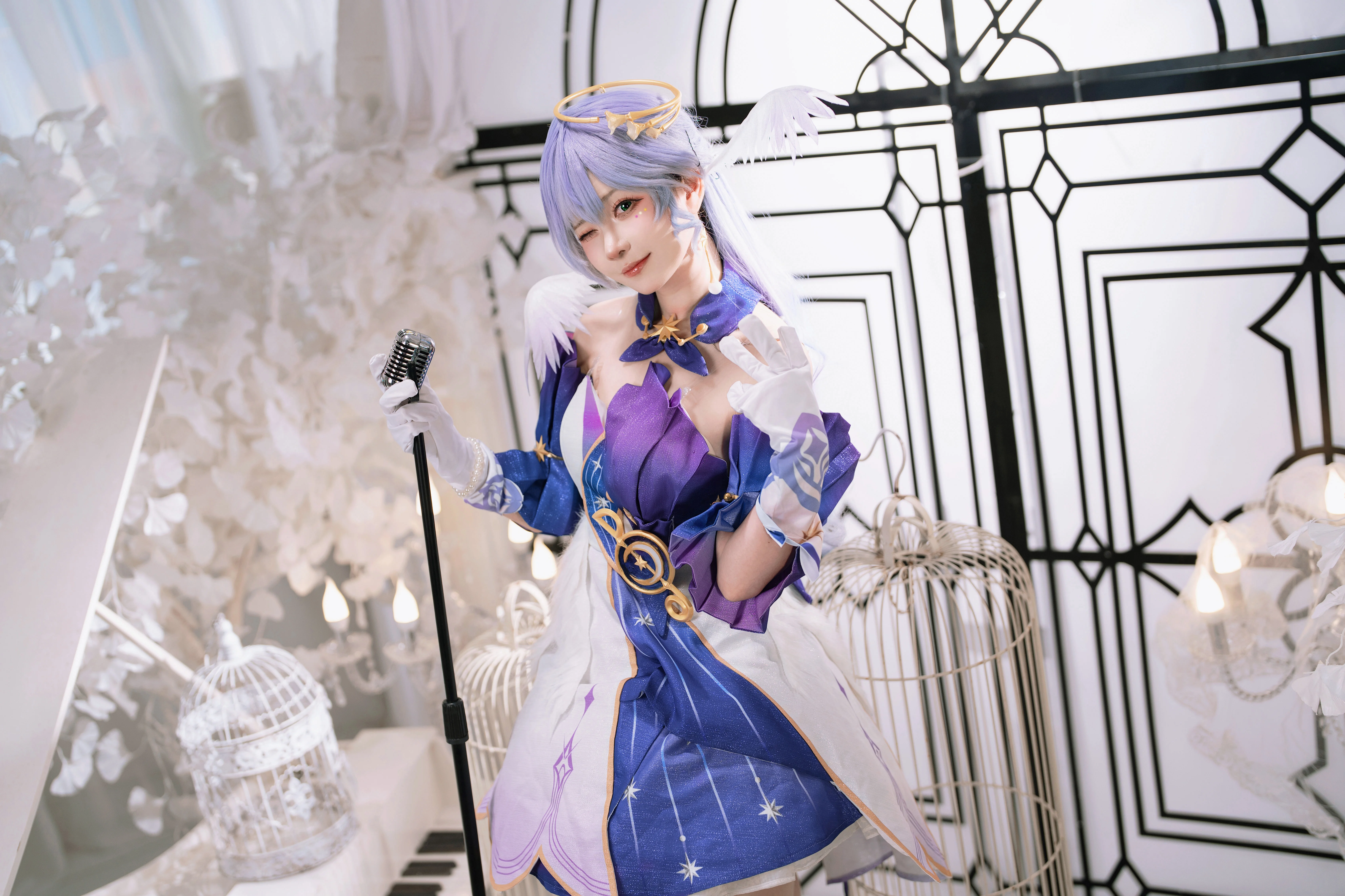 【知更鸟cos】《崩坏星穹铁道》白钢琴前的安静聆听 - 第 3 张