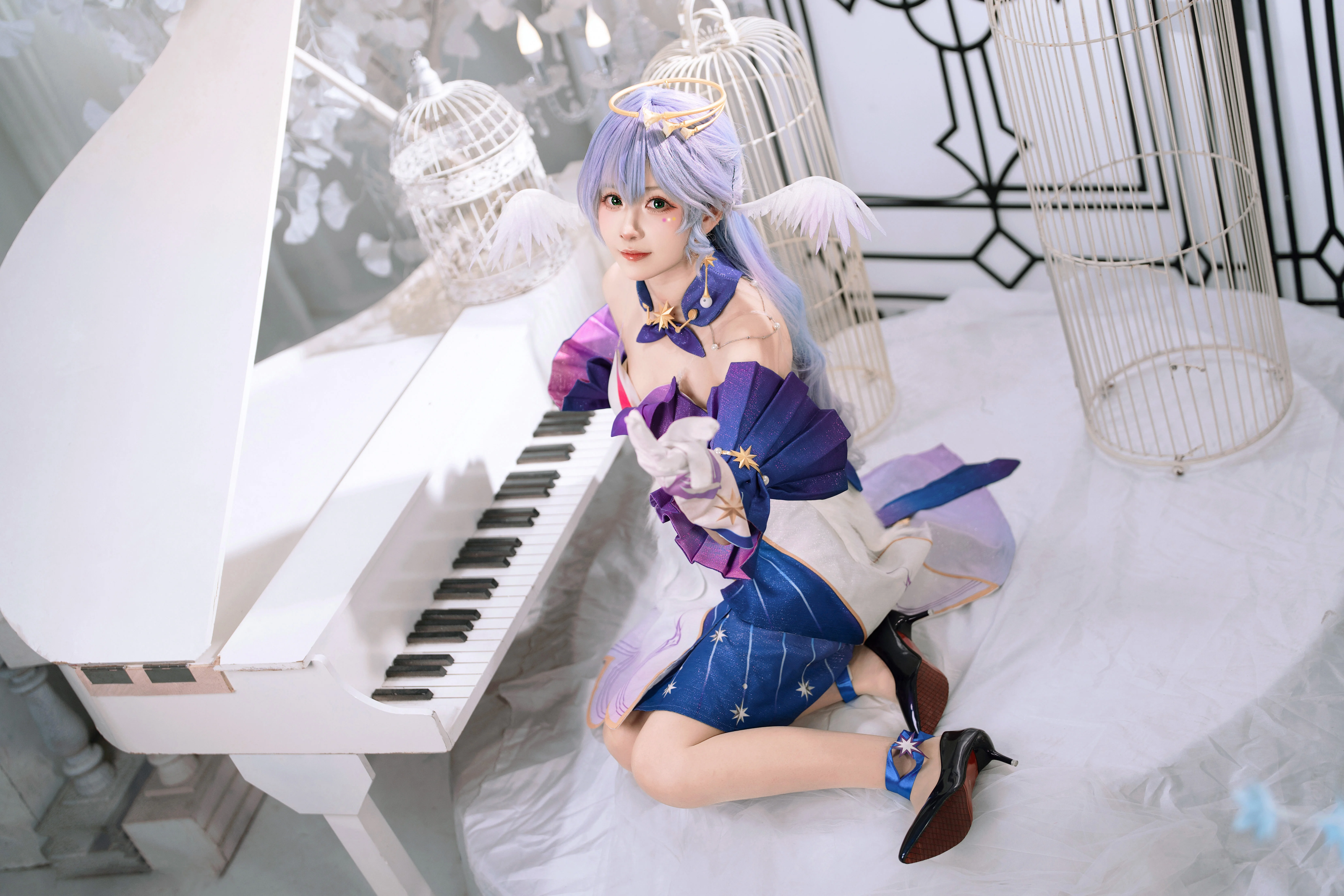 【知更鸟cos】《崩坏星穹铁道》白钢琴前的安静聆听 - 第 6 张