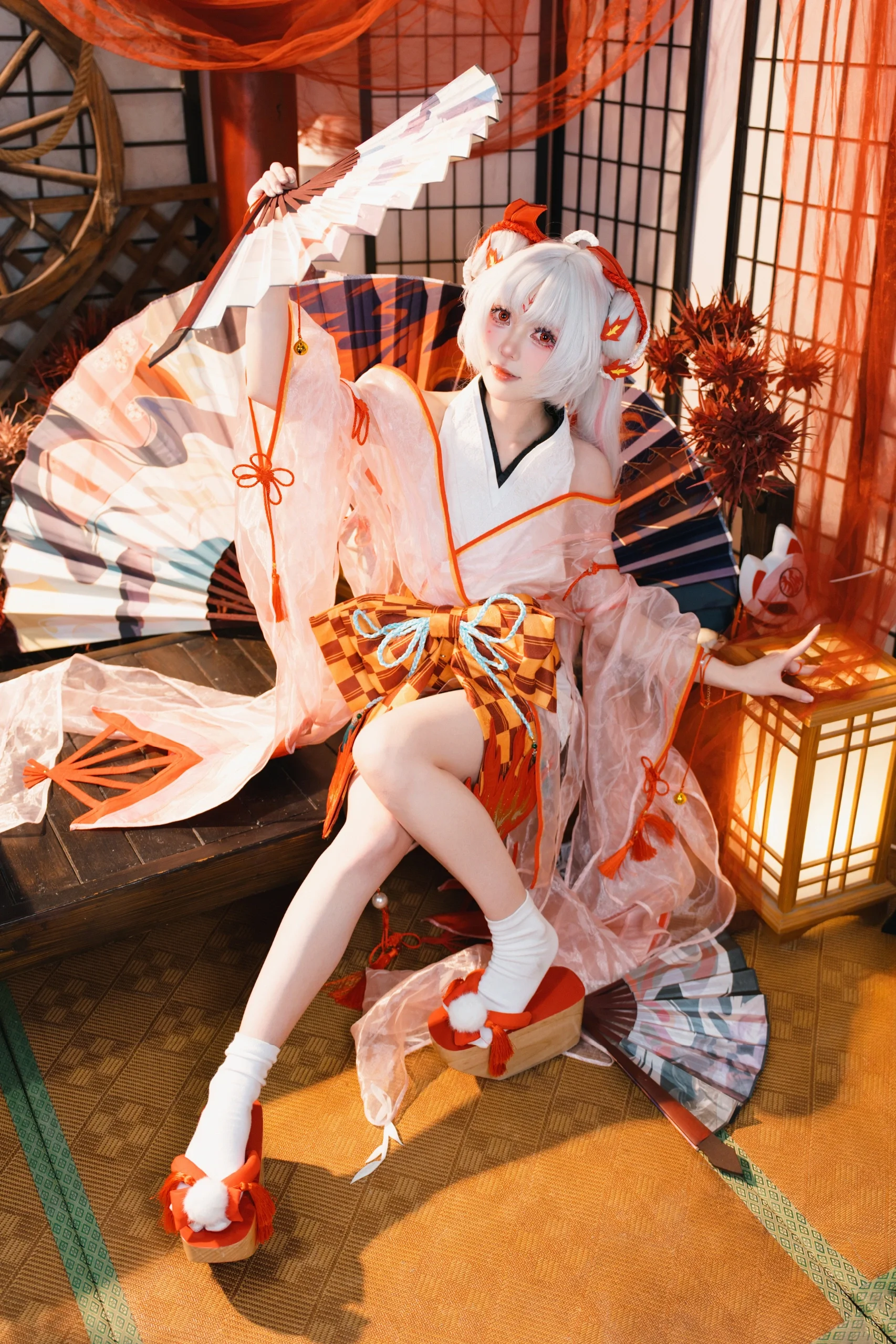 【Shiranui cosplay】White hair, red makeup, and fan dance in Onmyoji - Image 1
