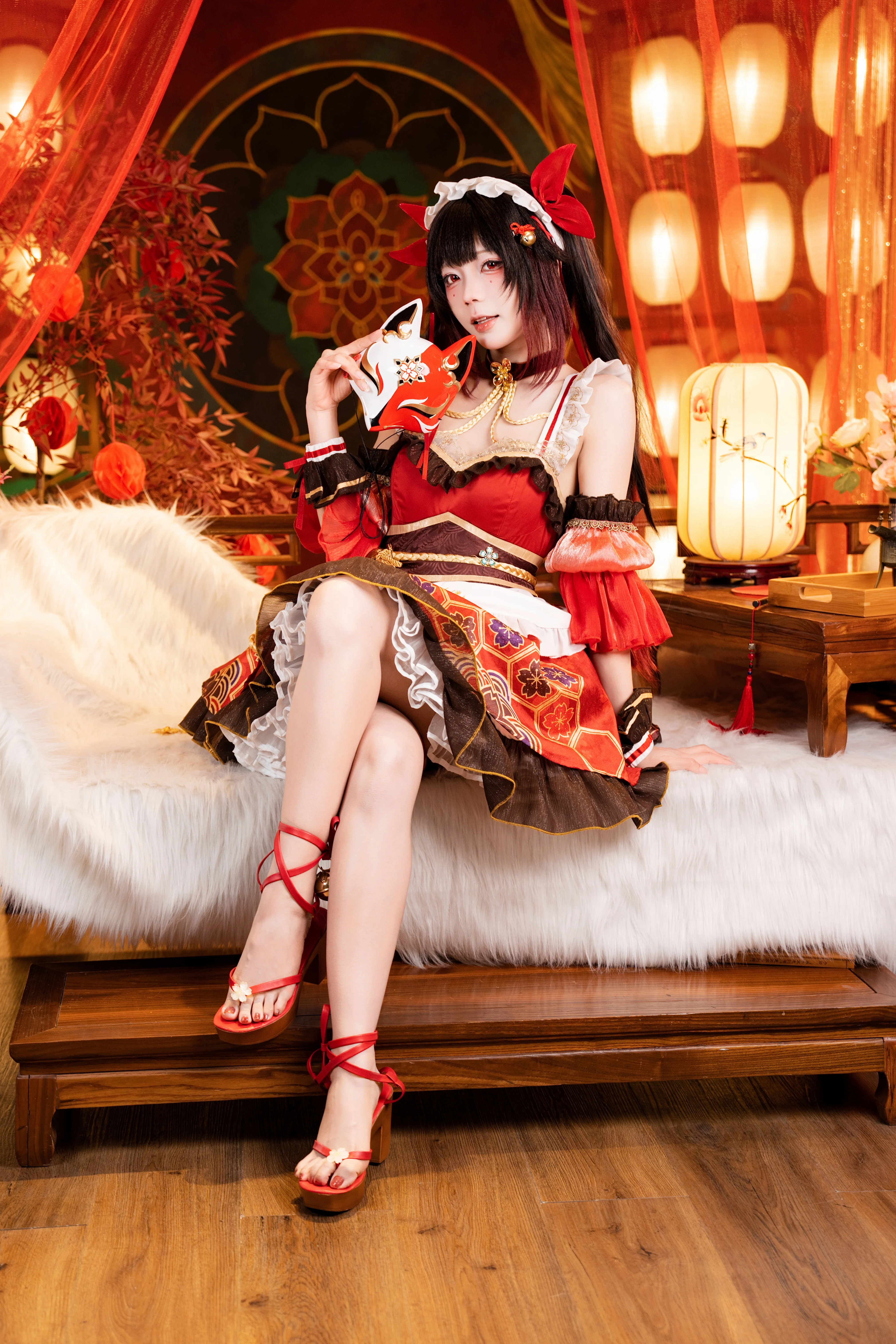 【花火 コスプレ】崩壊：スターレイルメイド服、狐面と赤灯籠の衝突
