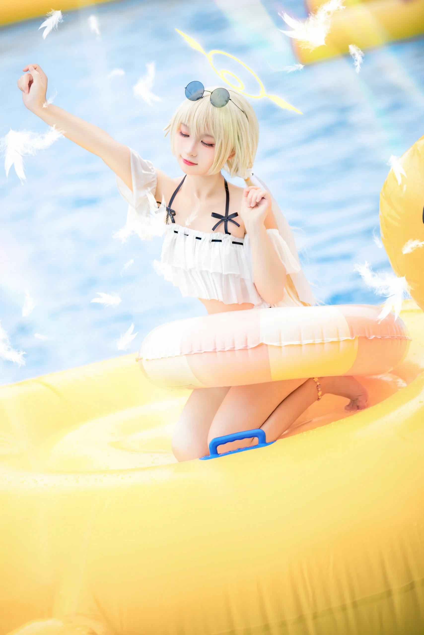 【阿慈谷日富美cos】蔚蓝档案夏日泳装，水光里的清澈治愈感