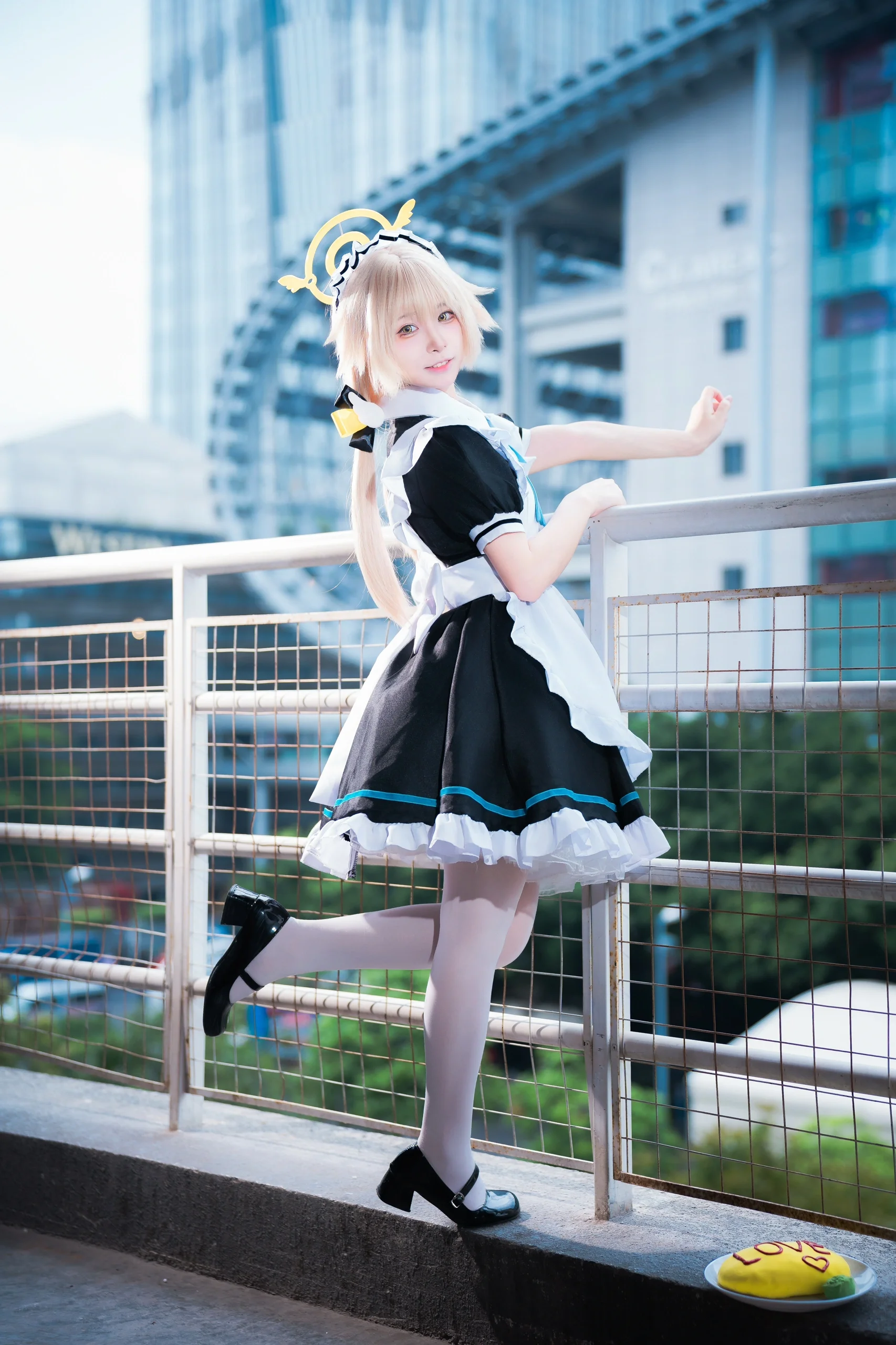 【阿慈谷日富美cos】碧蓝档案的女仆装，顶蛋糕的小挑战 - 第 1 张