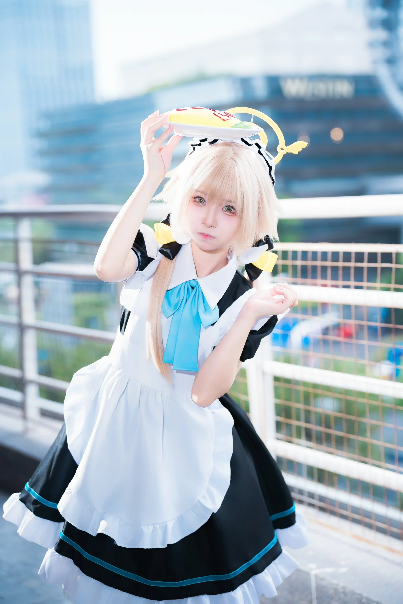 【阿慈谷日富美cos】碧蓝档案的女仆装，顶蛋糕的小挑战 - 第 3 张