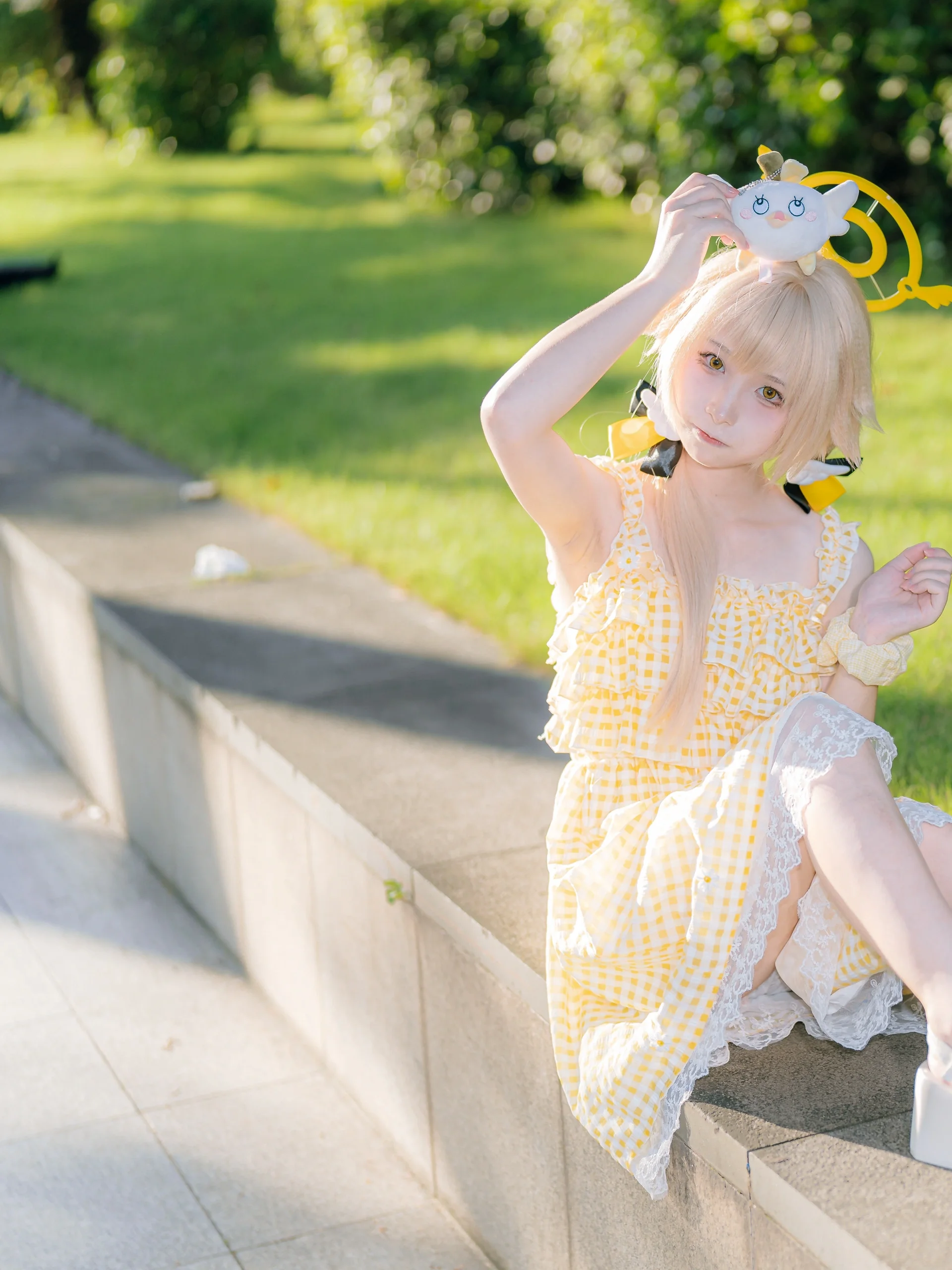 【阿慈穀日富美cos】廣州CICF外場的午後，黃白格紋裙與陽光草地 - 第 3 張