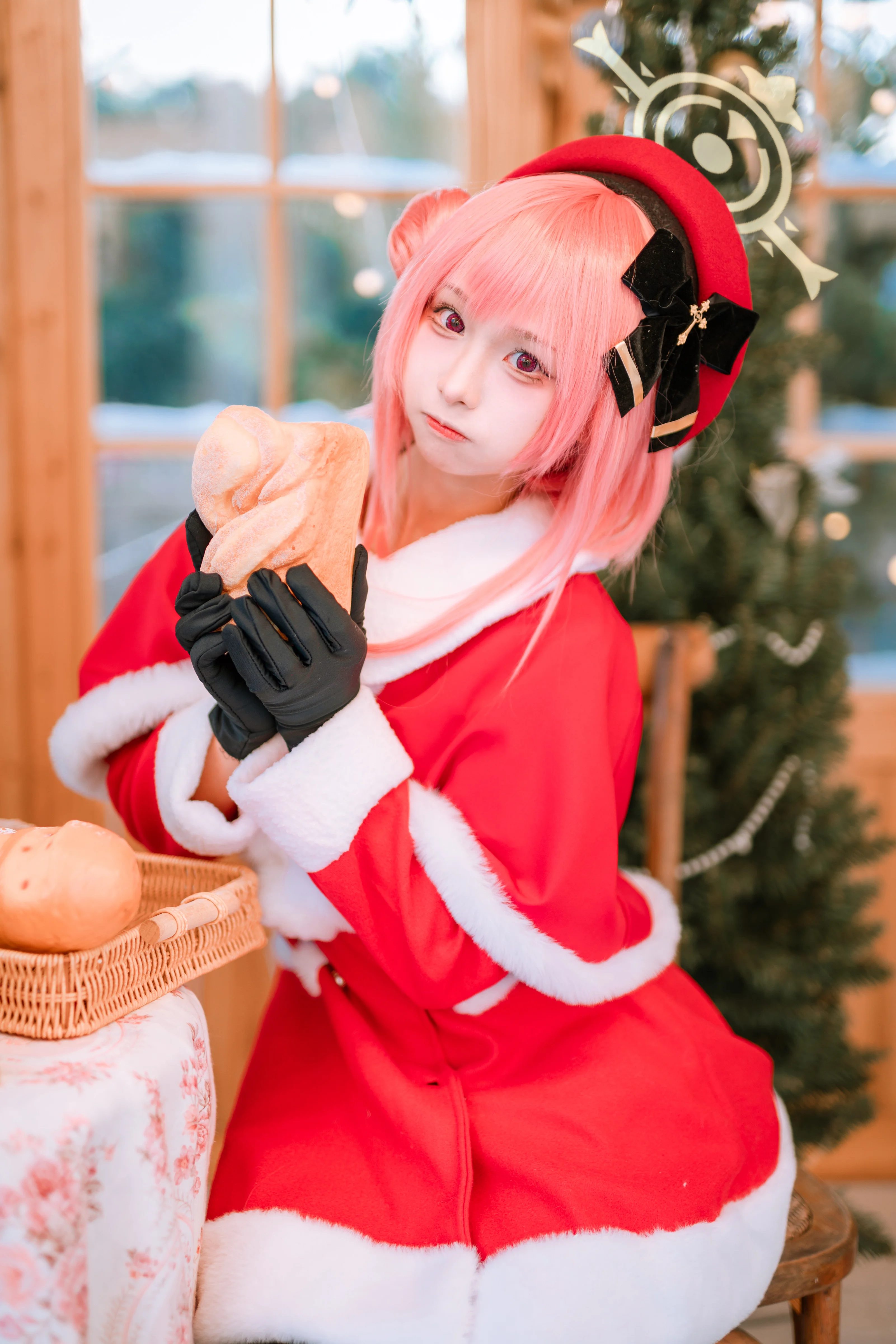 【鹫见芹娜cos】蔚蓝档案的圣诞护士，带给你冬日温暖 - 第 2 张