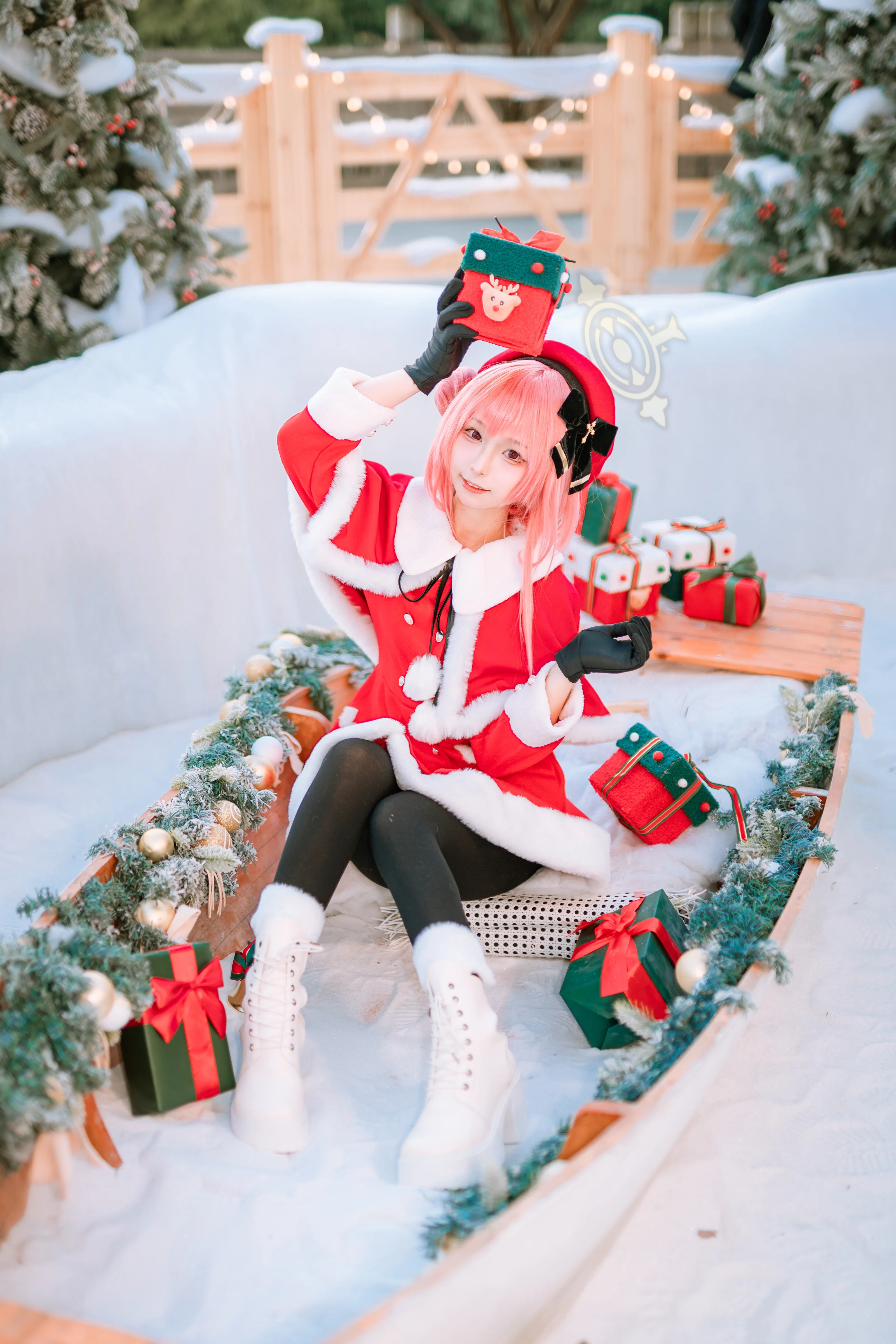 【鹫见芹娜cos】蔚蓝档案的圣诞护士，带给你冬日温暖 - 第 6 张