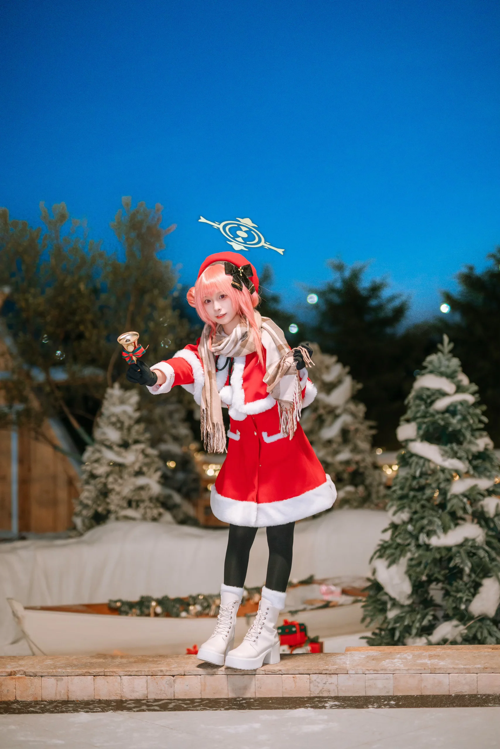 【鹫见芹娜cos】蓝调圣诞夜，定格冬日温柔时刻 - 第 1 张