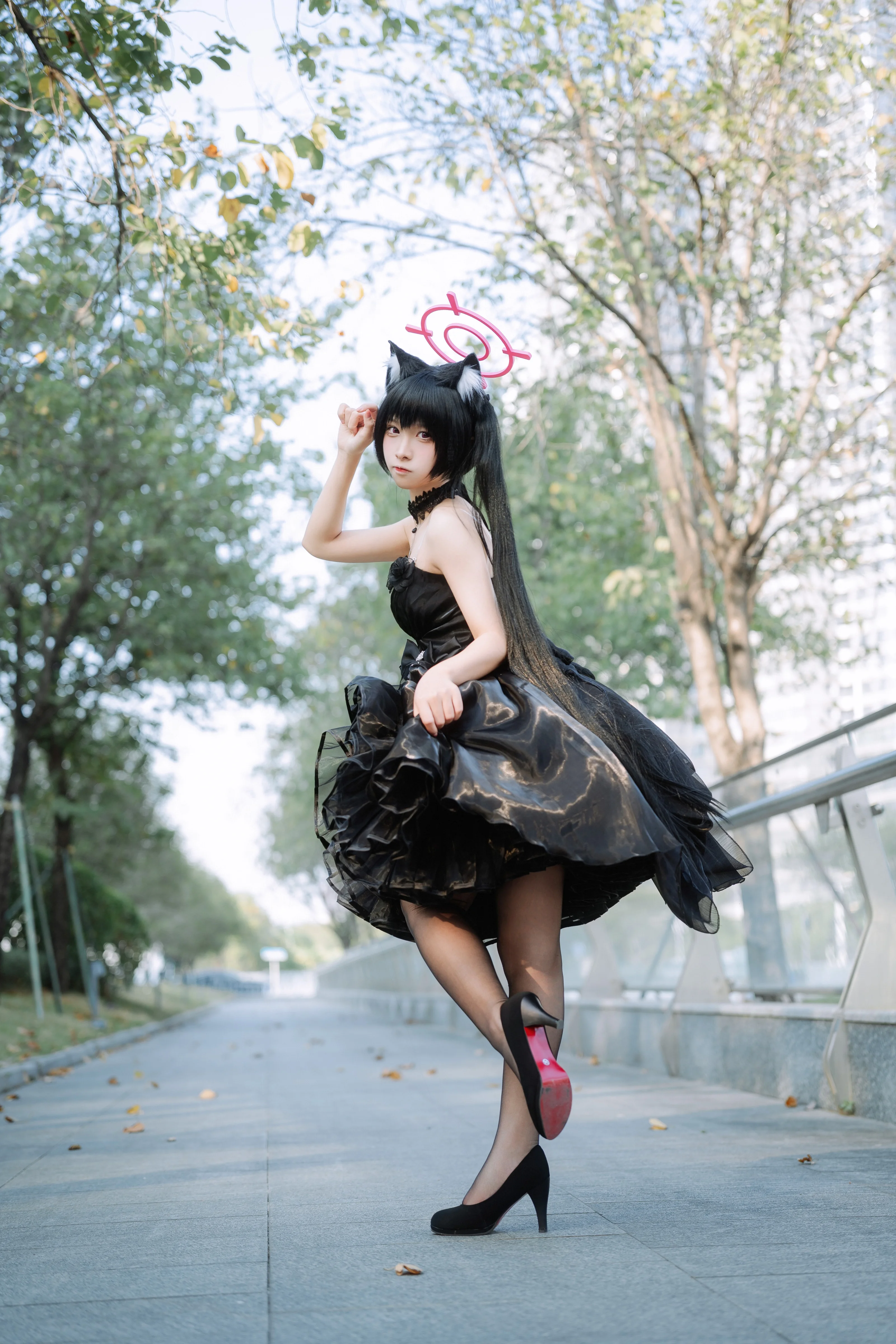 【黑见芹香cos】蔚蓝档案里的傲娇小黑喵，穿上礼服出街了