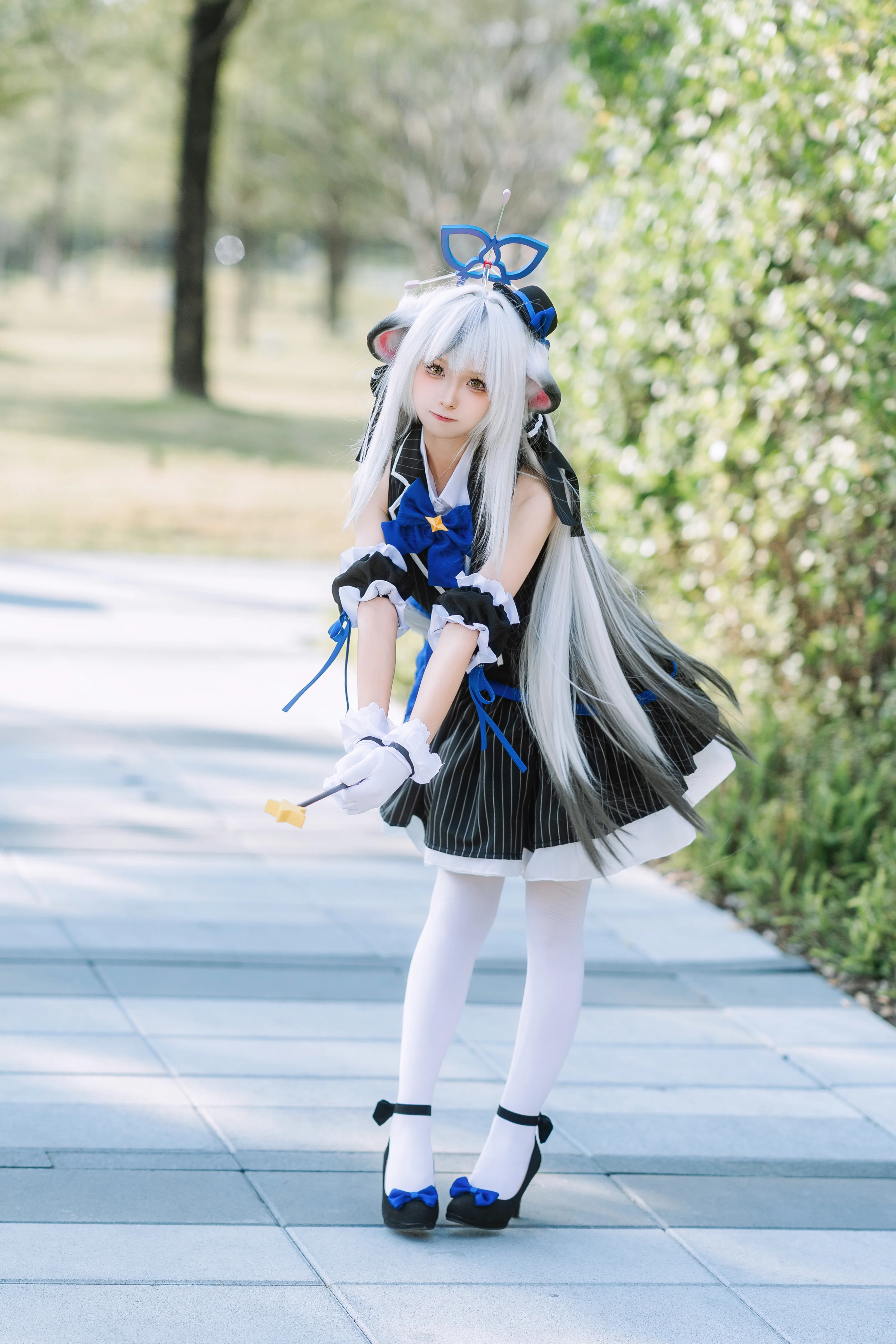【春原心奈cos】蔚藍檔案教官變身魔法少女，白絲黑裙閃耀螢火蟲漫展 - 第 1 張