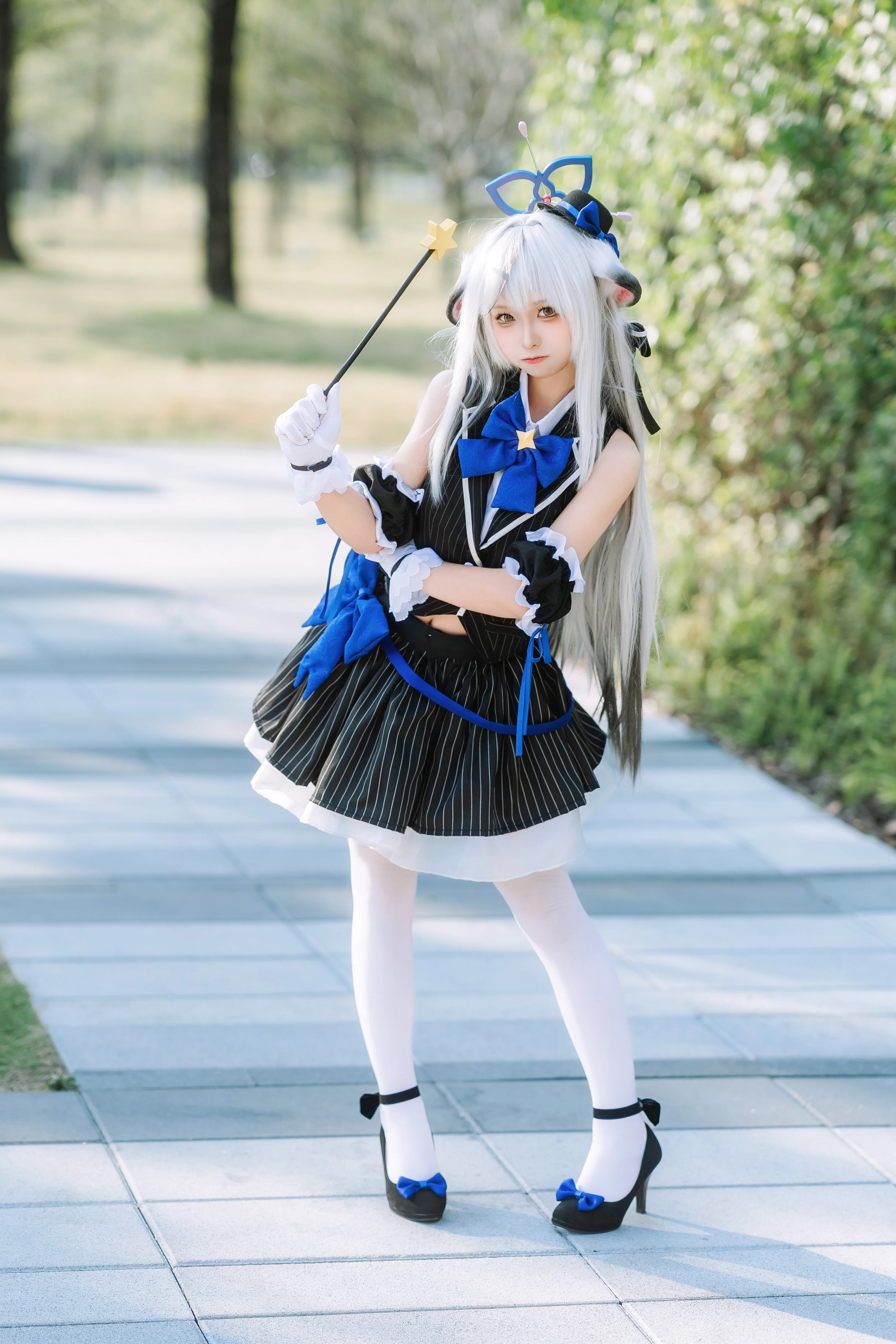 【春原心奈cos】蔚蓝档案魔法少女春原心奈户外写真 - 第 1 张