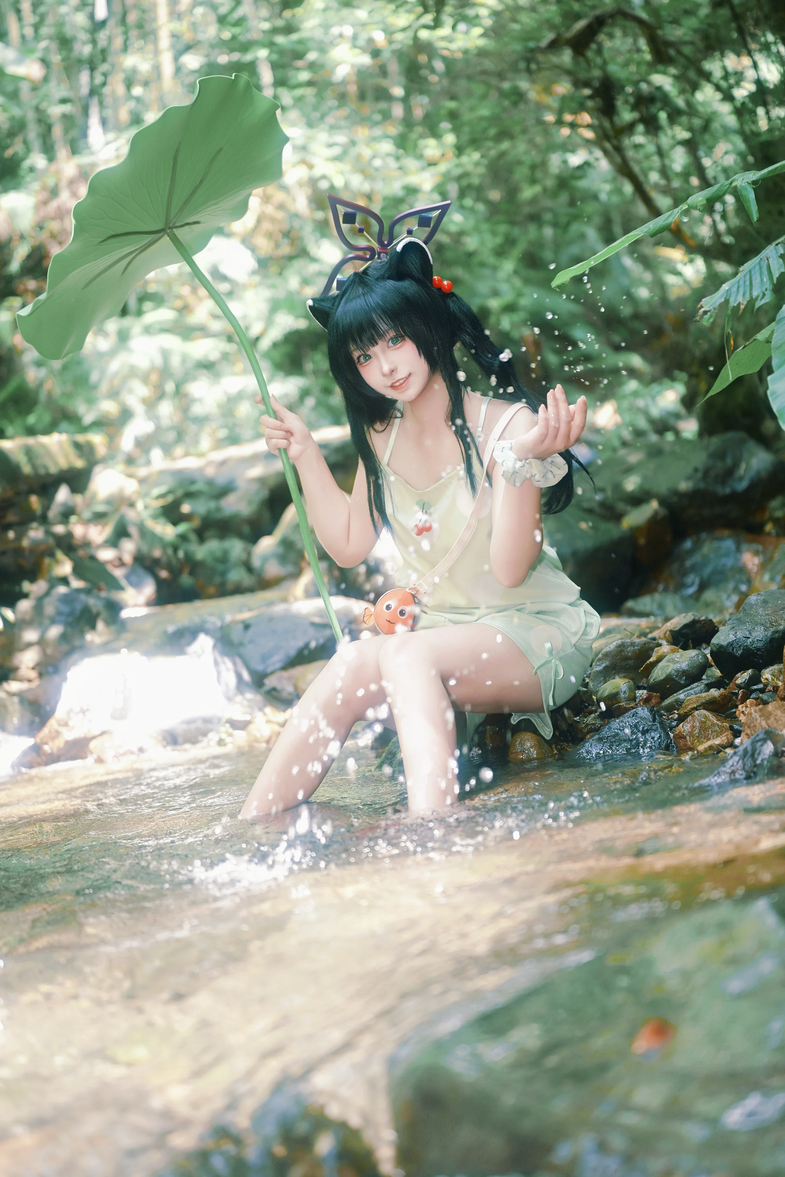 【春原瞬cos】蔚蓝档案夏日溪流，丹枫廊桥里的清凉时光 - 第 1 张