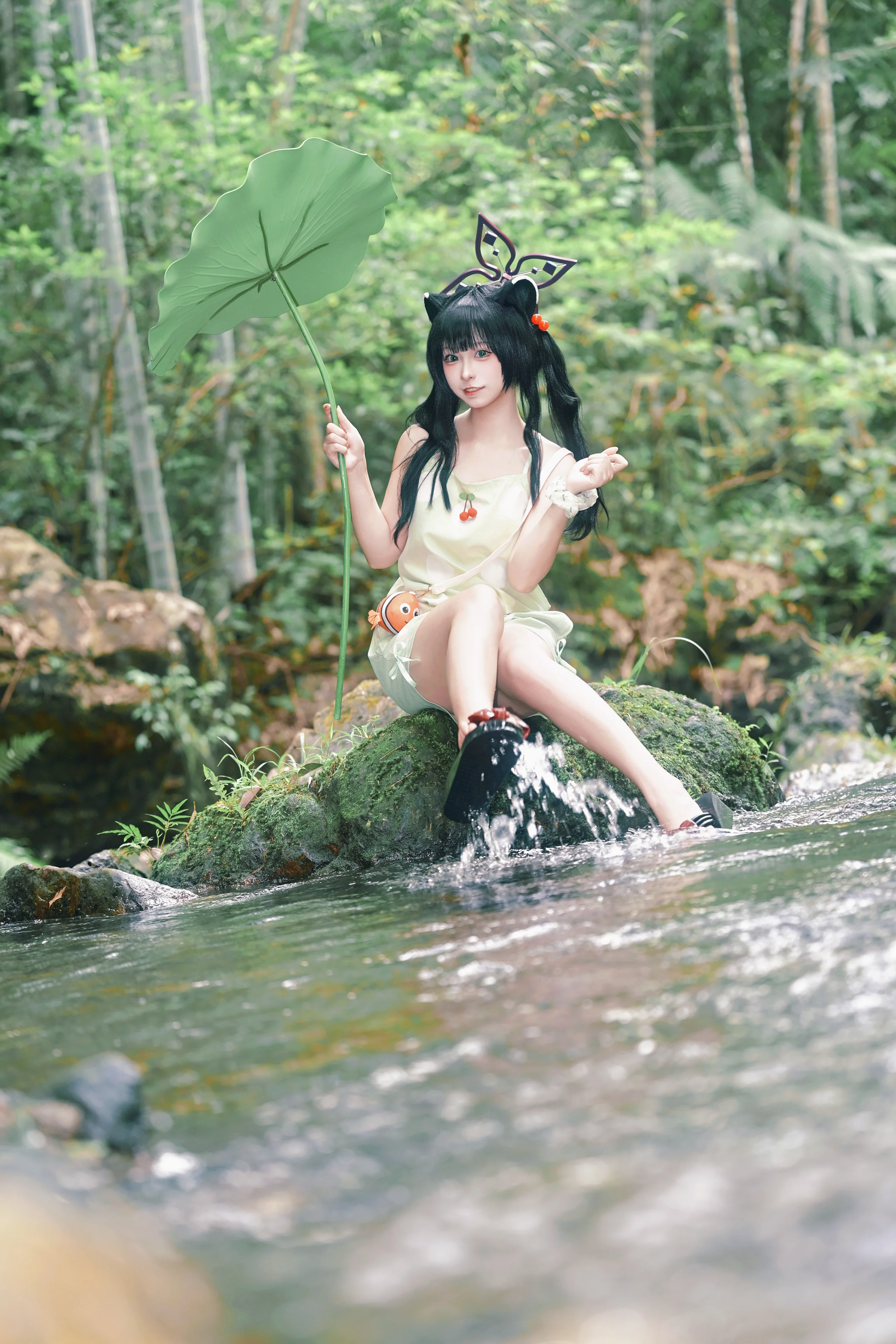 【春原瞬cos】蔚蓝档案夏日溪流，丹枫廊桥里的清凉时光 - 第 2 张