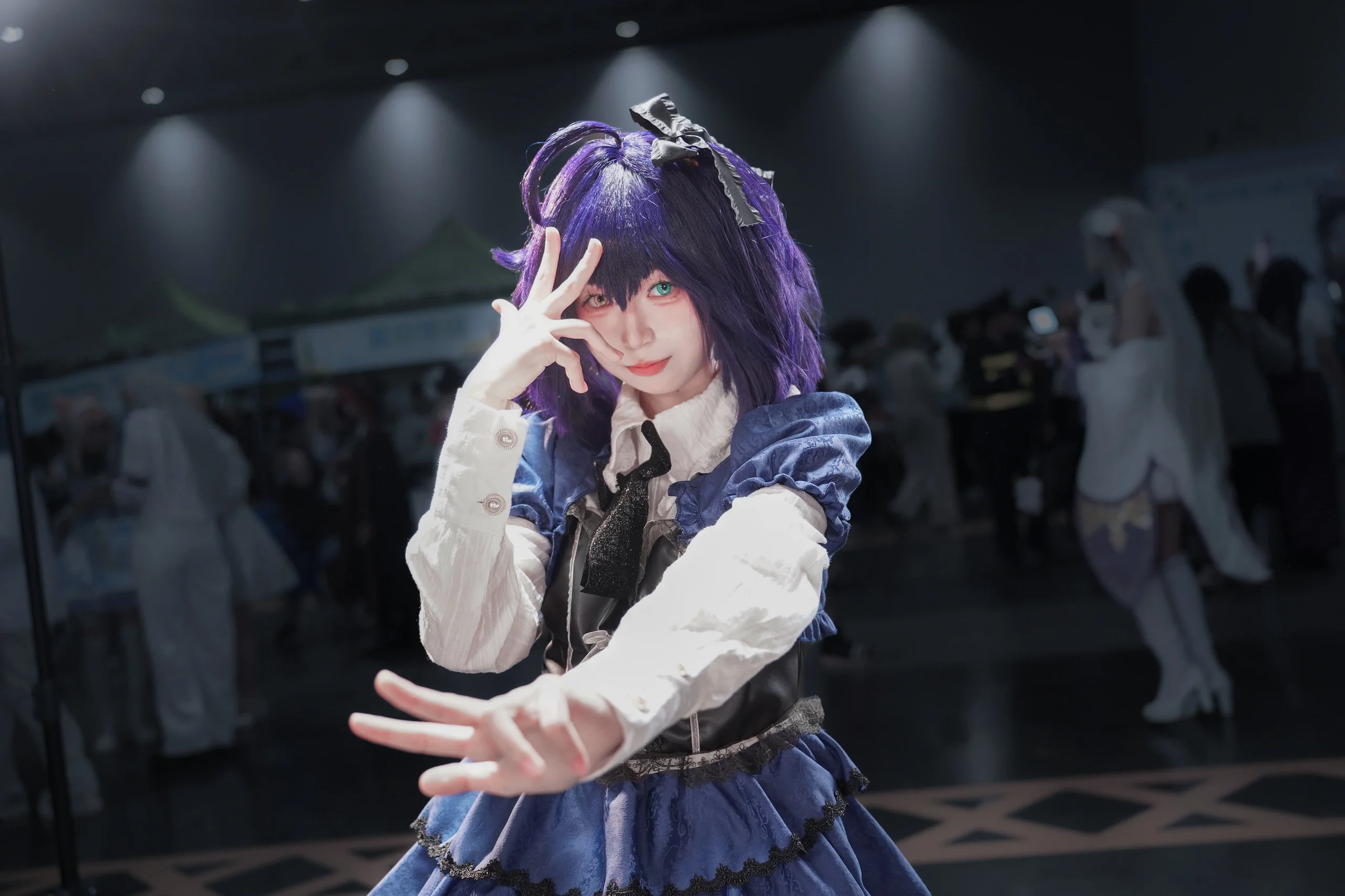 【六花cos】中二病也要谈恋爱！的洋装穿搭，现场灯光加持 - 第 2 张