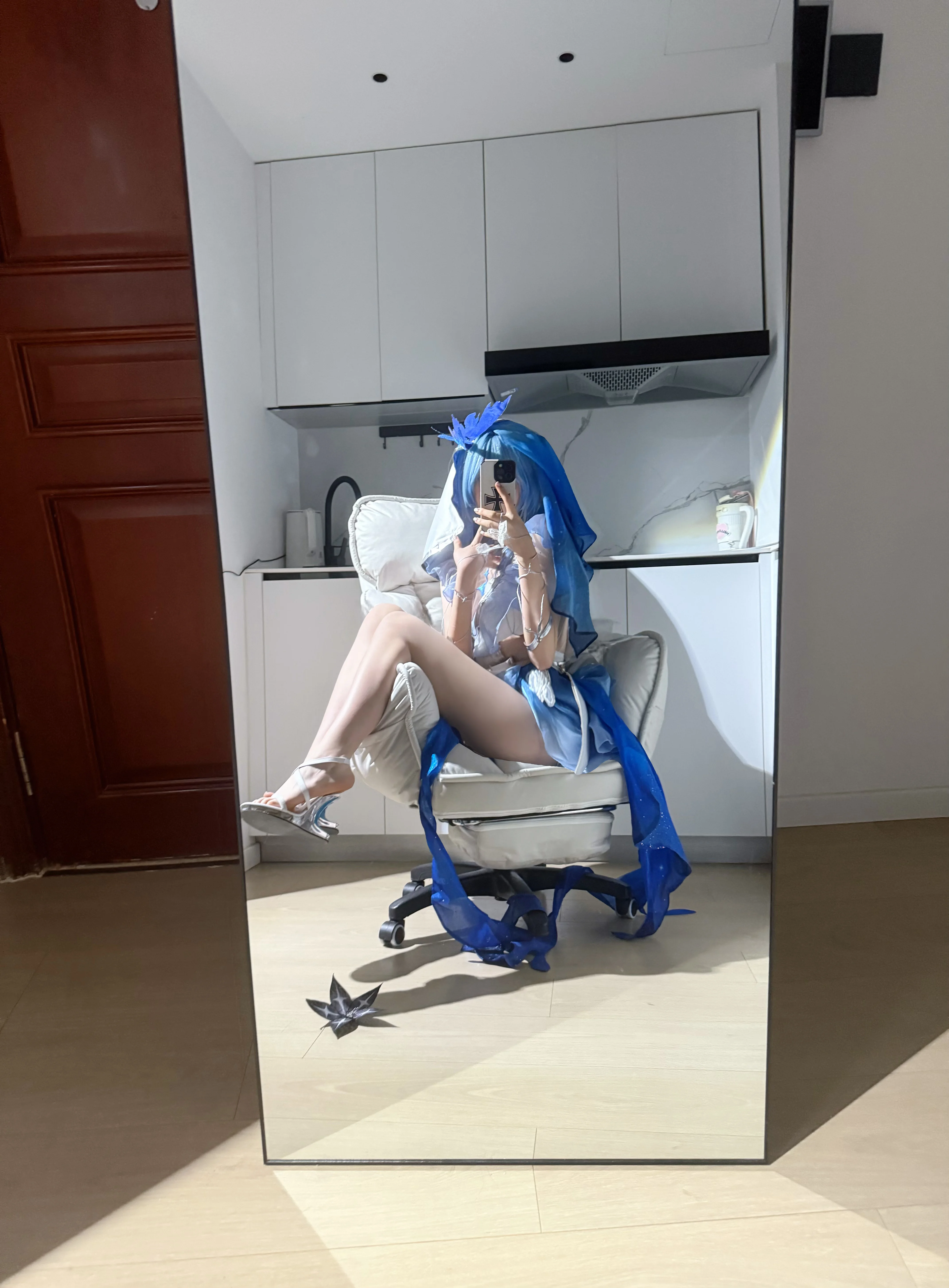 【鸣潮cos】蓝白配色的居家光影记录 - 第 3 张