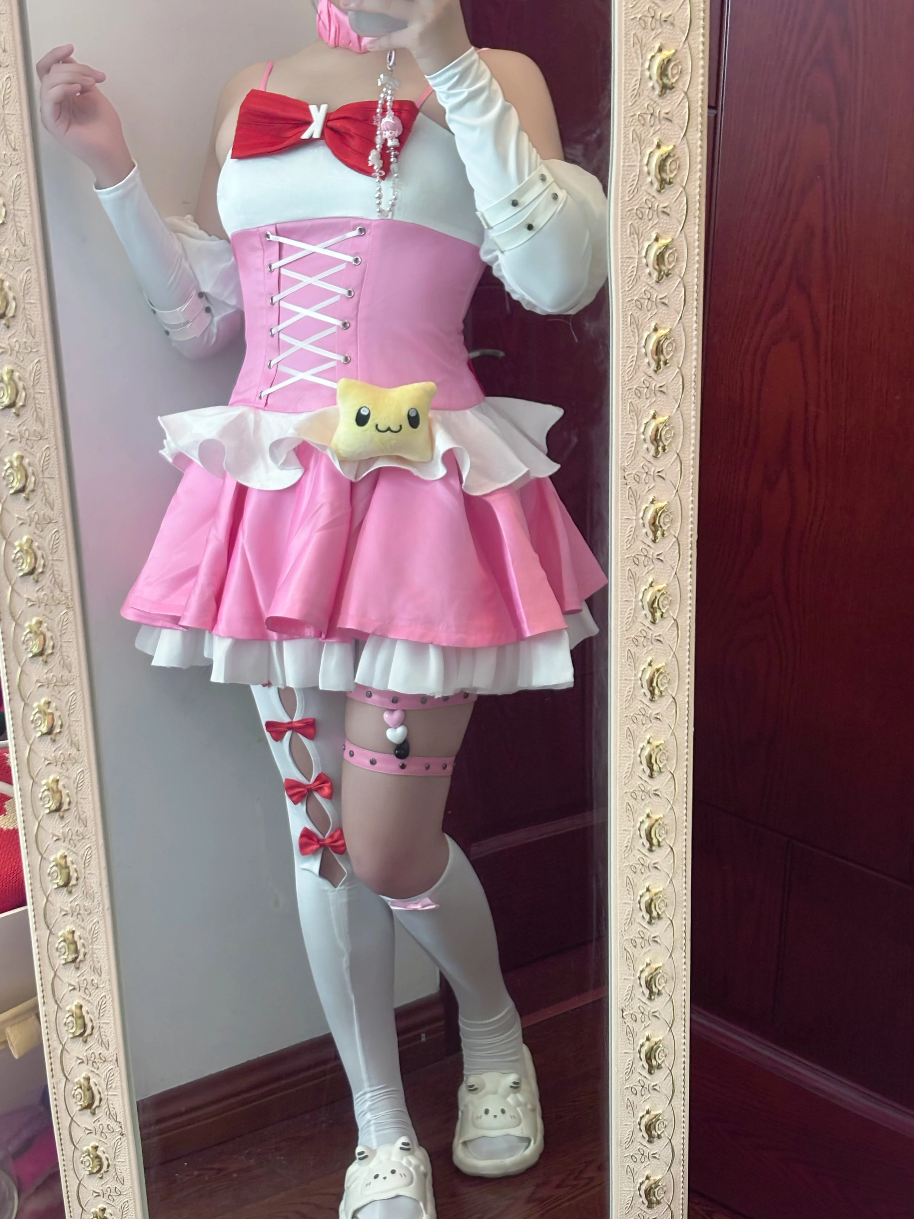【エリとチナツ コスプレ】『ゼンレスゾーンゼロ』コラボ衣装の試着コーデ！パニエで魅せるアイドル感 - 5 枚目