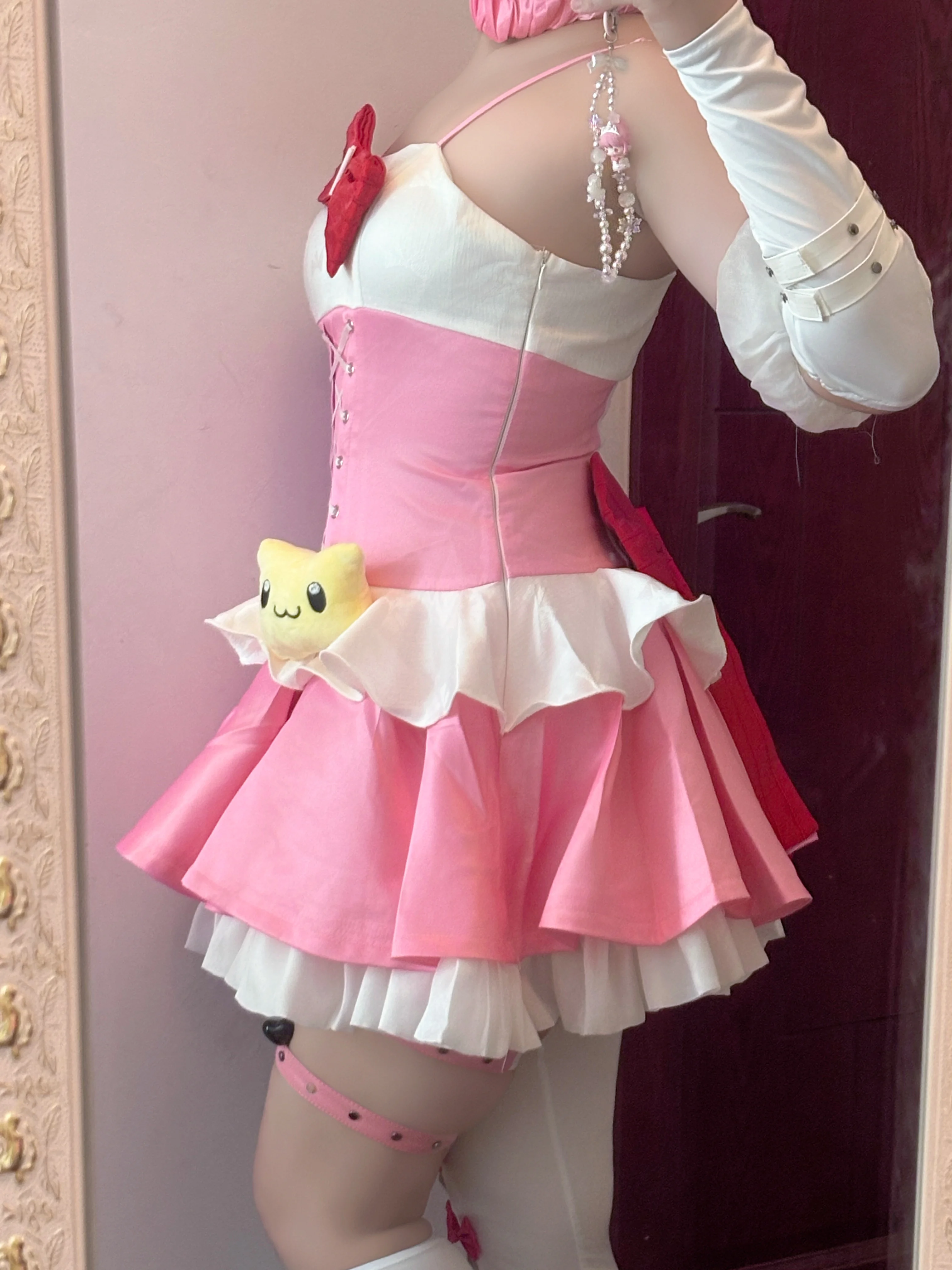 【エリとチナツ コスプレ】『ゼンレスゾーンゼロ』コラボ衣装の試着コーデ！パニエで魅せるアイドル感 - 6 枚目