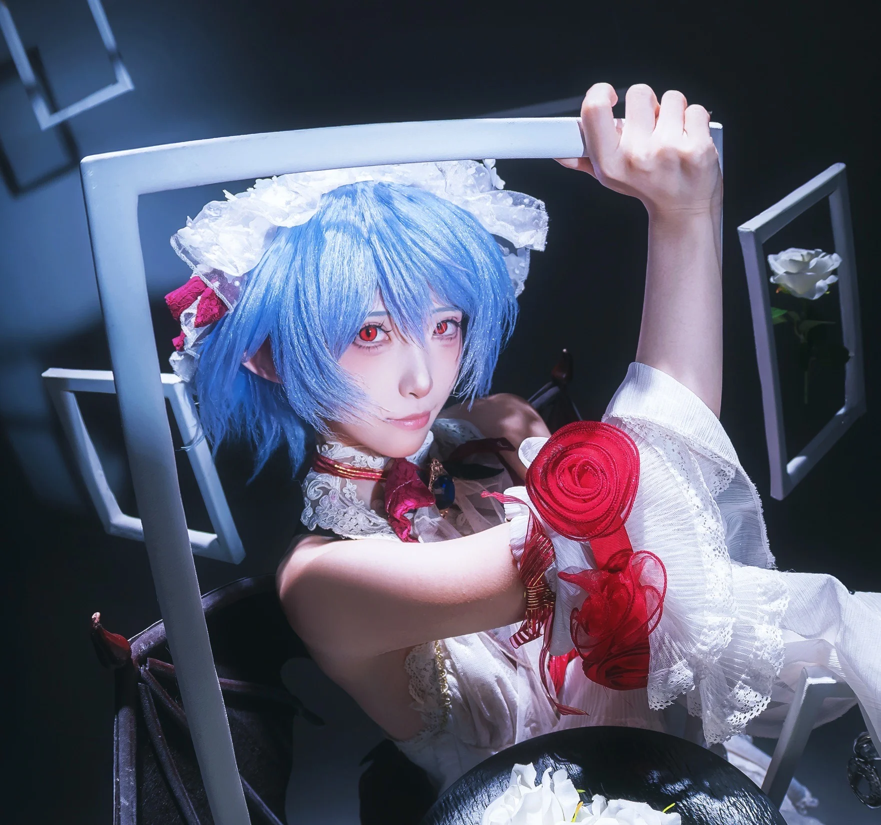 【蕾米莉亚cos】东方Project二设女仆装正片，暗影冷光里的红眸 - 第 2 张