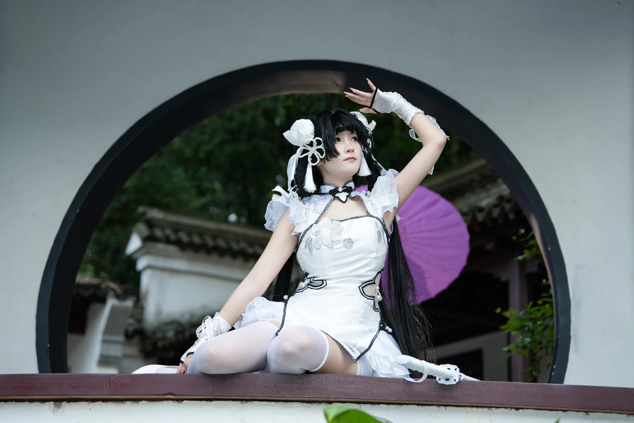 【殷紫萍cos】永劫无间玉髓冰心旗袍，苏式园林里的白纱侠女 - 第 5 张