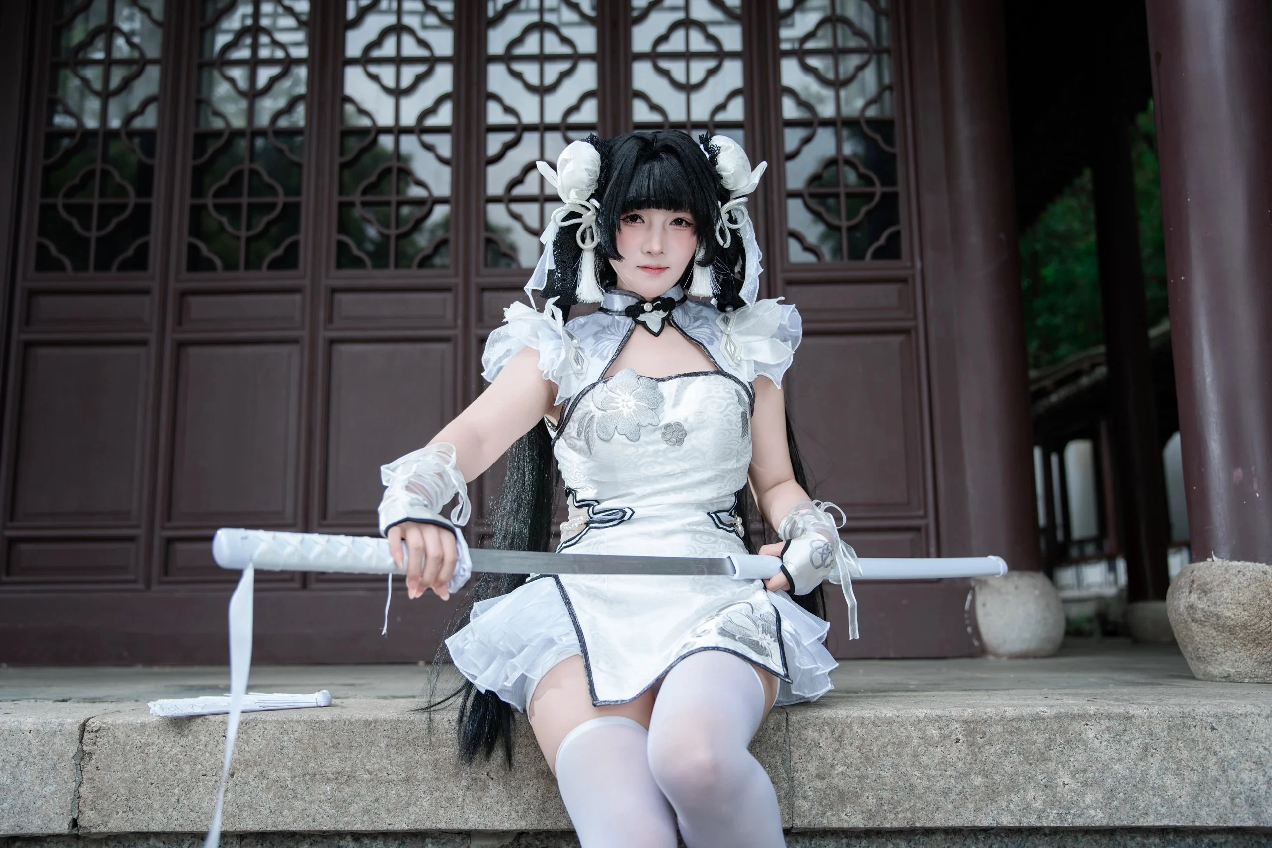 【殷紫萍cos】永劫无间玉髓冰心旗袍，苏式园林里的白纱侠女 - 第 6 张