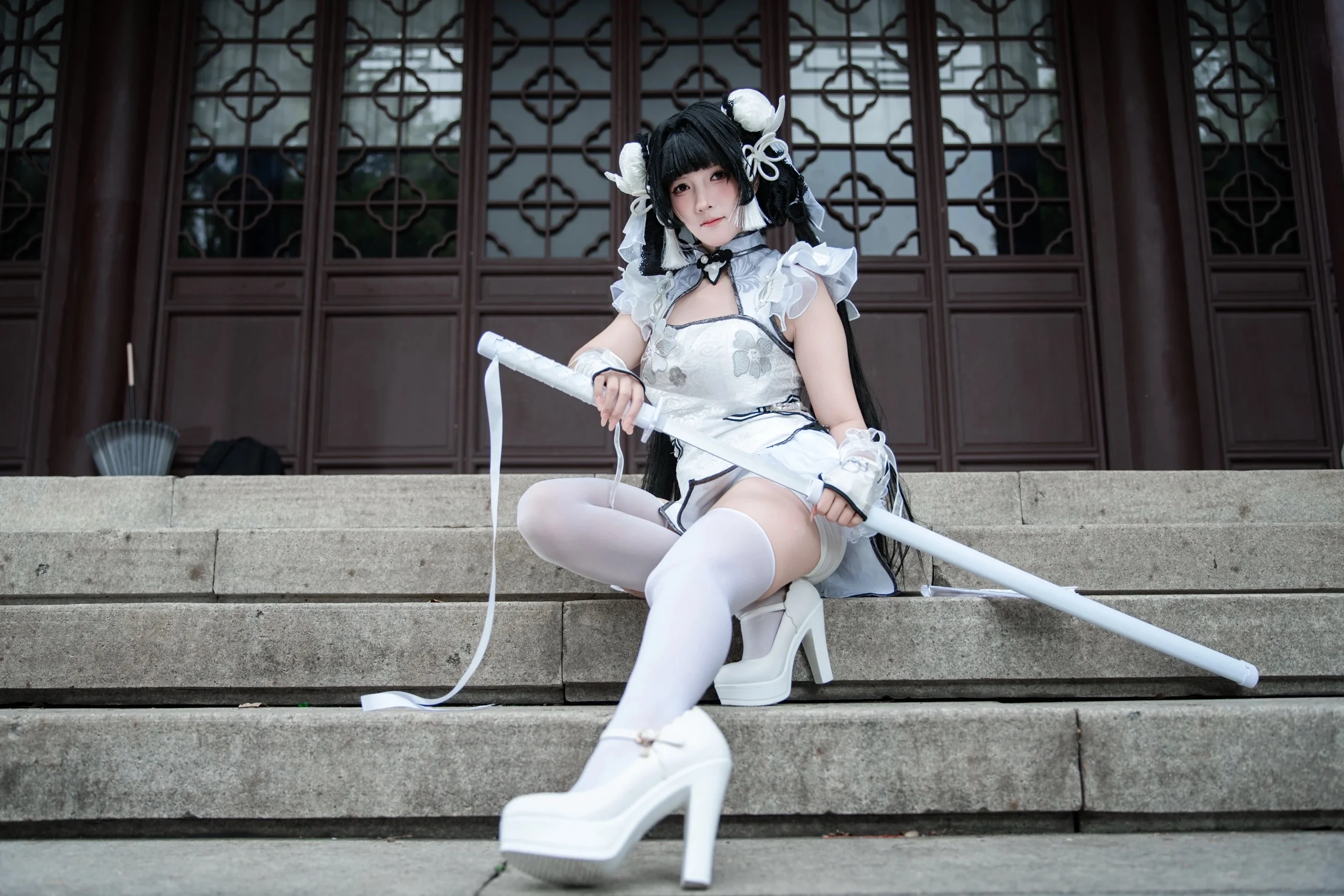 【殷紫萍cos】永劫无间玉髓冰心旗袍，苏式园林里的白纱侠女 - 第 7 张