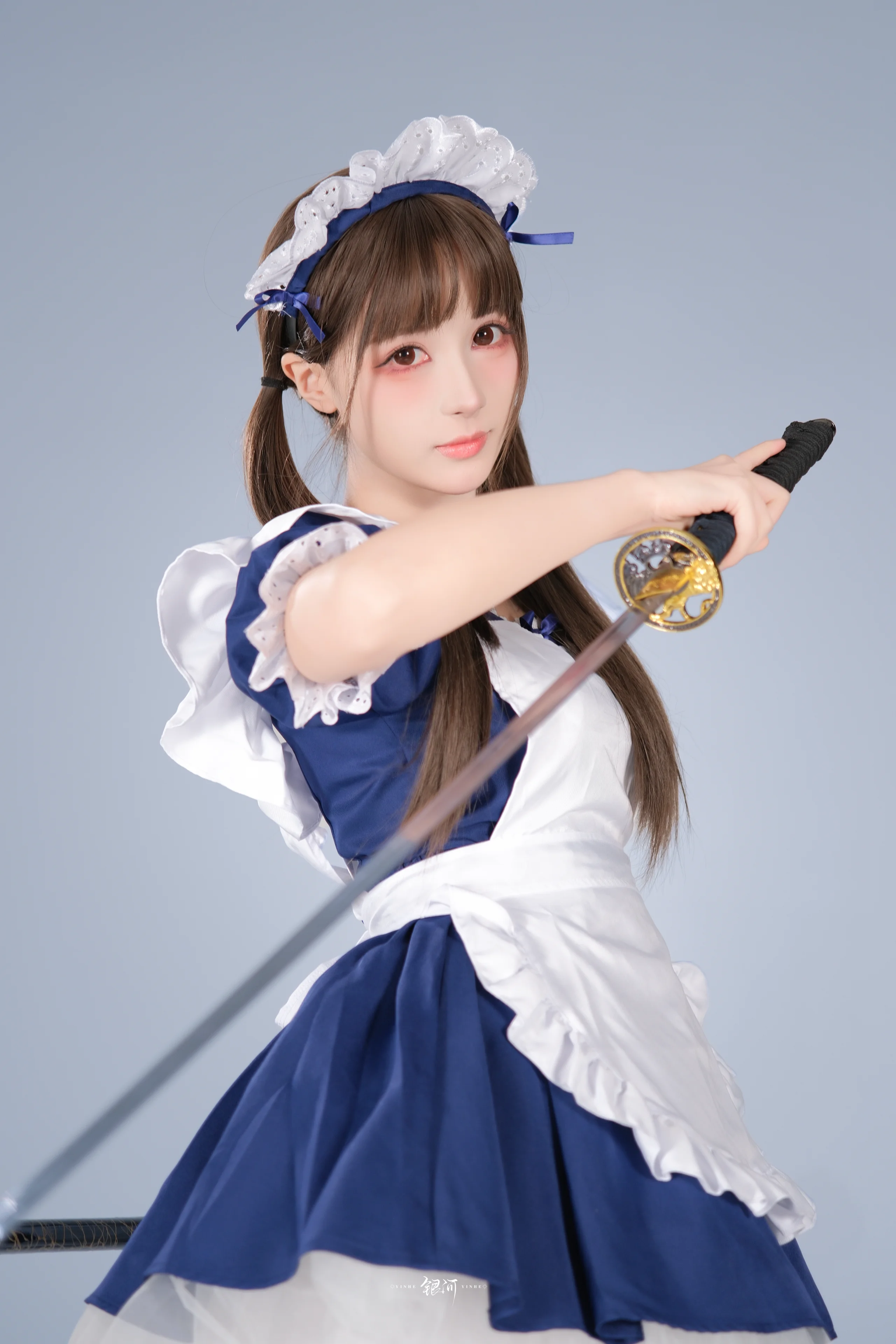 当女仆装遇上武士刀，反差萌的拍摄日常 - 第 1 张