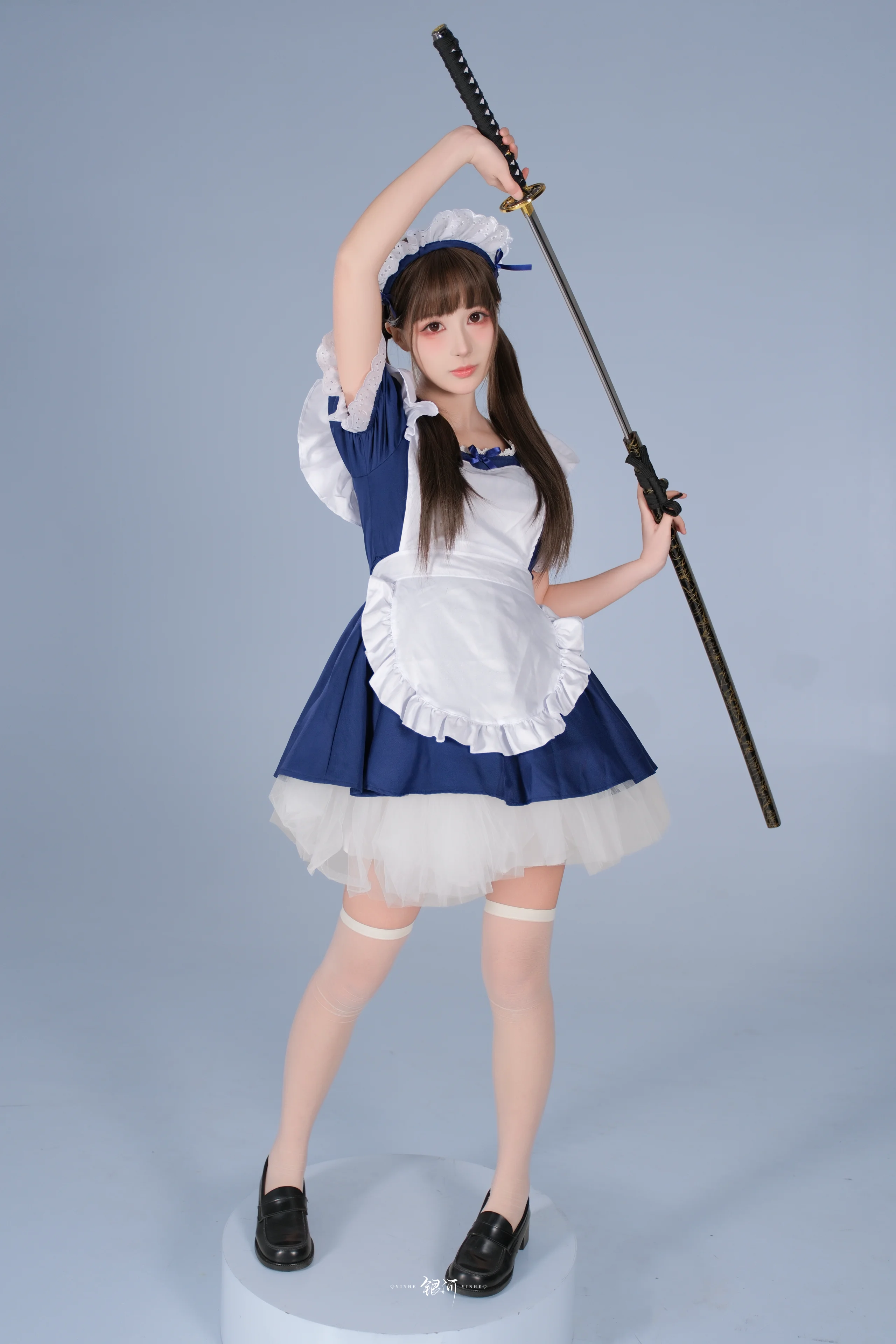当女仆装遇上武士刀，反差萌的拍摄日常 - 第 3 张