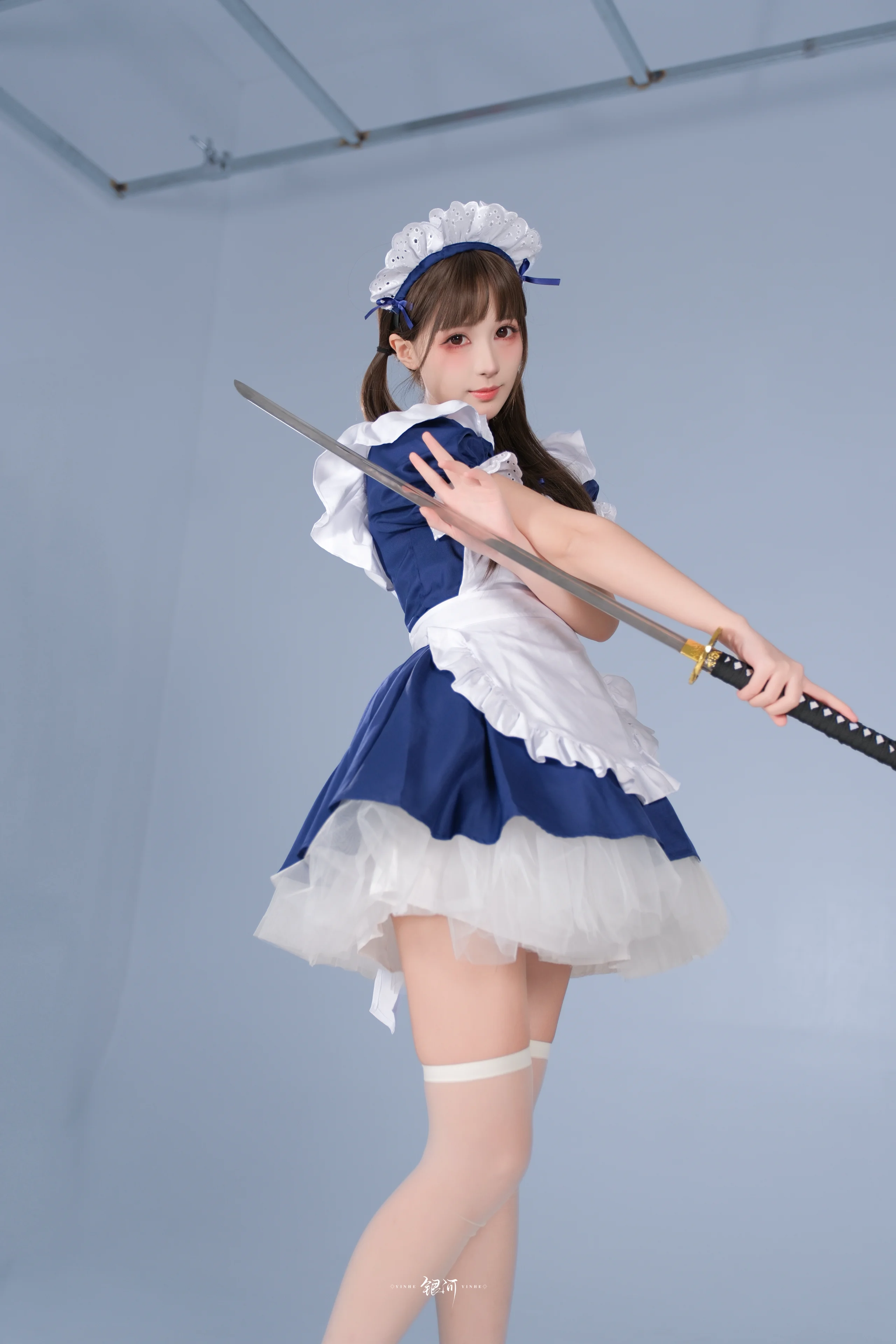 当女仆装遇上武士刀，反差萌的拍摄日常 - 第 5 张