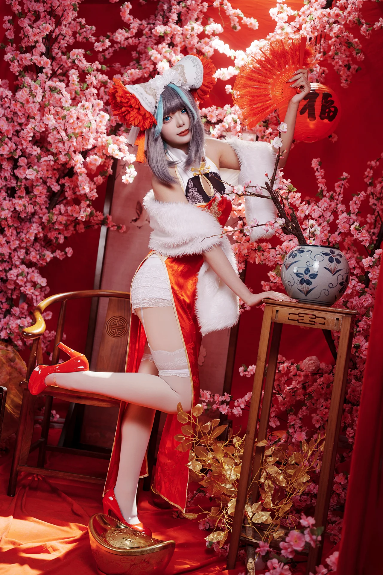 【碧蓝航线柴郡cos】新年旗袍猫猫，白丝与元宝的富贵时刻 - 第 1 张