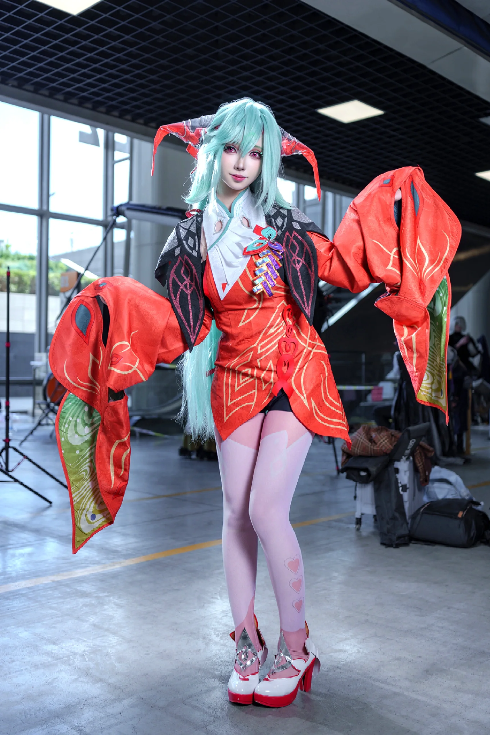 【少司缘cos】王者荣耀里的红白配色，漫展现场拍出的灵动感