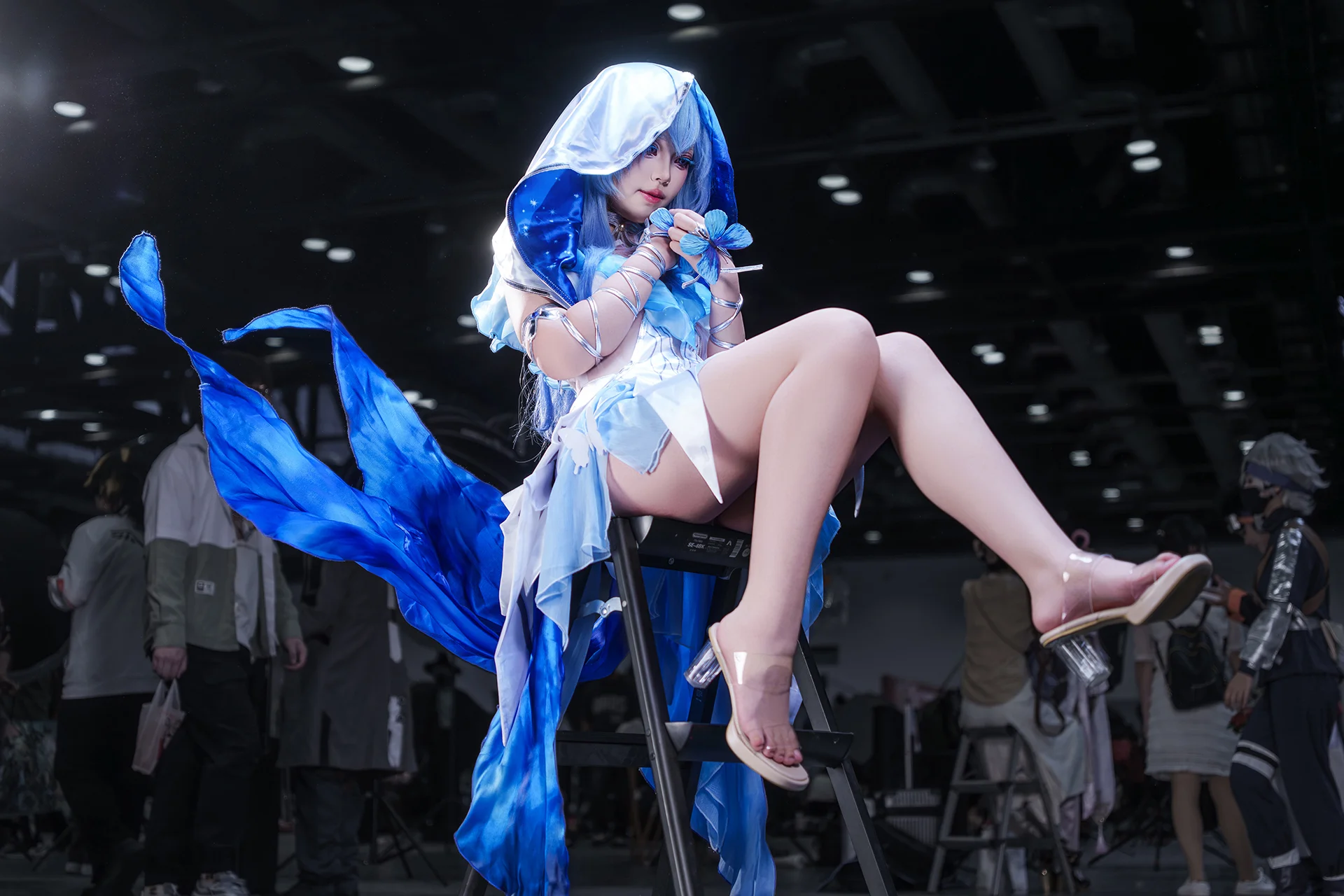 【守岸人cos】鸣潮里的蓝色星光，漫展现场的定格瞬间