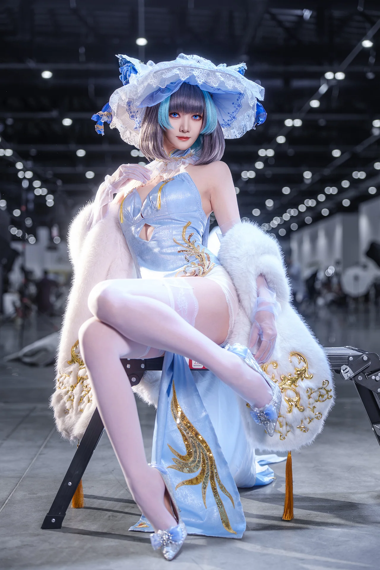 【柴郡cos】碧蓝航线旗袍漫展街拍，冰蓝与雪白的视觉定格 - 第 1 张