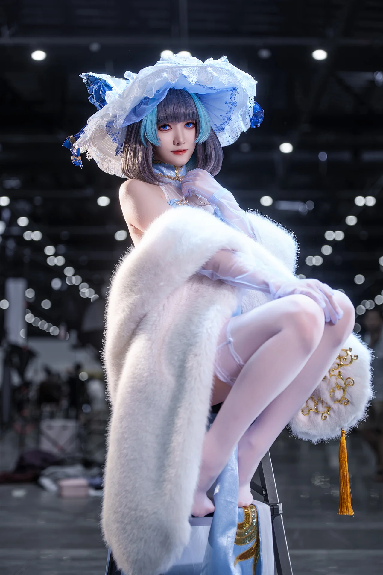 【柴郡cos】碧蓝航线旗袍漫展街拍，冰蓝与雪白的视觉定格 - 第 4 张