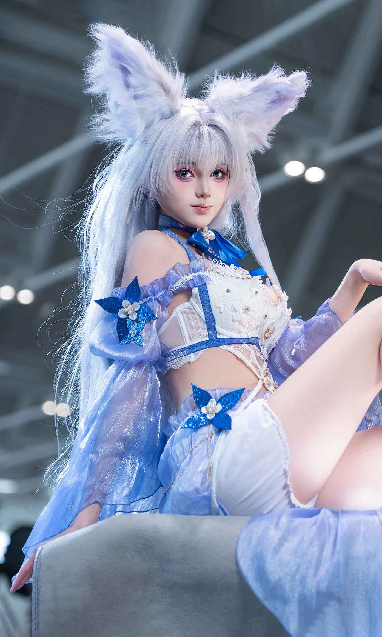 【信濃 コスプレ】『アズールレーン』信濃、イベント会場での幻想的な一瞬 - 1 枚目