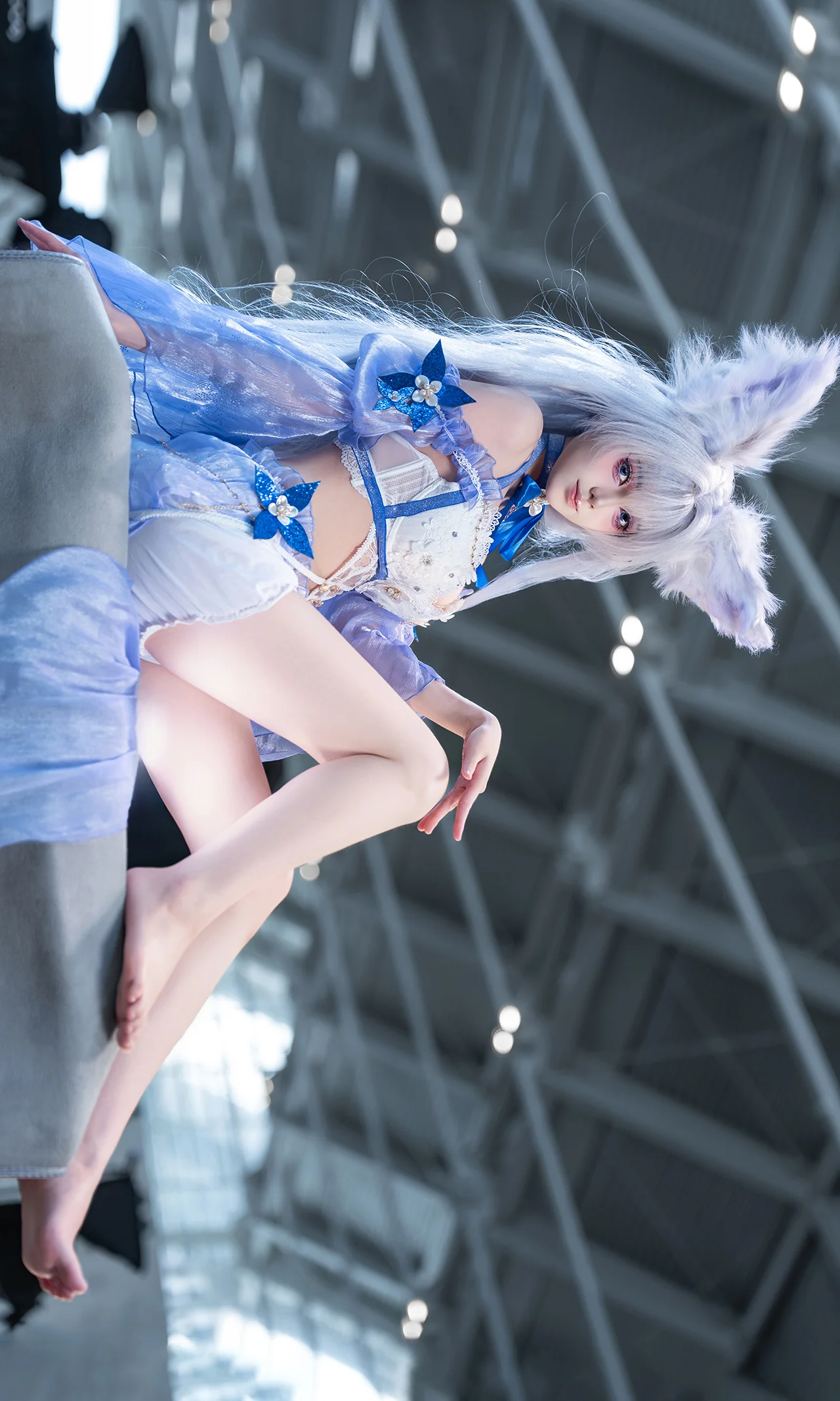 【信濃 コスプレ】『アズールレーン』信濃、イベント会場での幻想的な一瞬 - 2 枚目