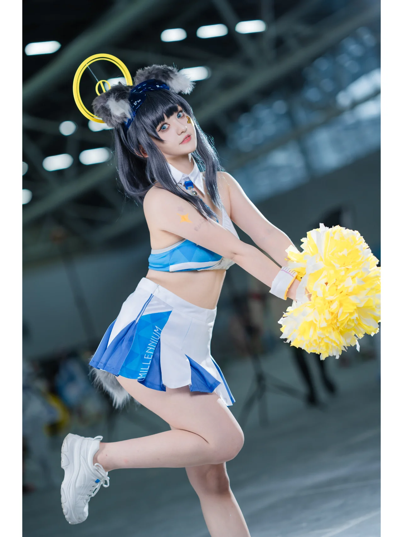 【猫冢响cos】蓝白拉拉队服搭配兽耳与黄色彩球 - 第 2 张