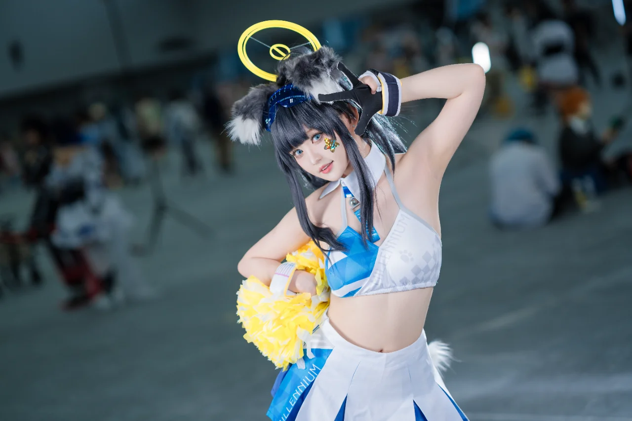 【猫冢响cos】蓝白拉拉队服搭配兽耳与黄色彩球 - 第 4 张