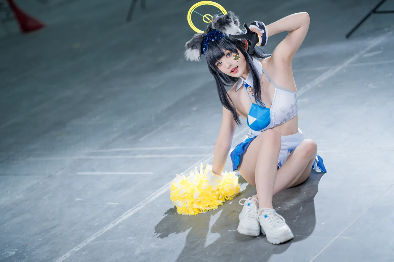 【猫冢响cos】蓝白拉拉队服搭配兽耳与黄色彩球 - 第 6 张