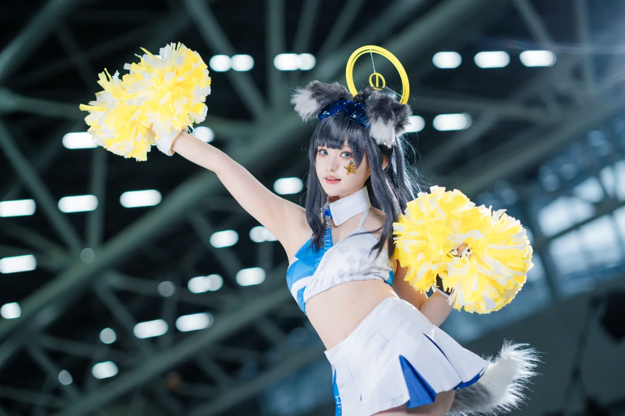 【猫冢响cos】蓝白拉拉队服搭配兽耳与黄色彩球 - 第 7 张