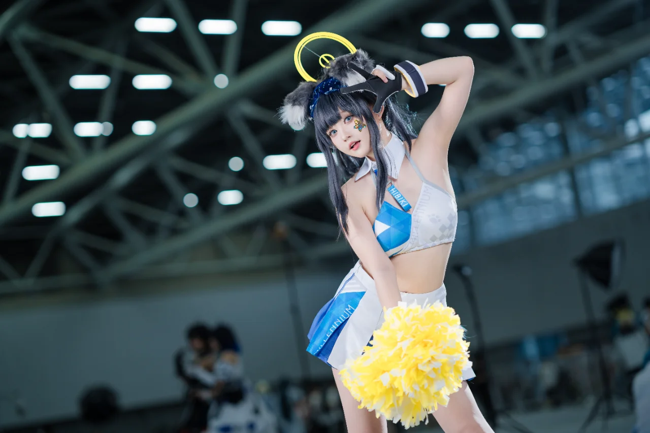 【猫冢响cos】蓝白拉拉队服搭配兽耳与黄色彩球 - 第 8 张