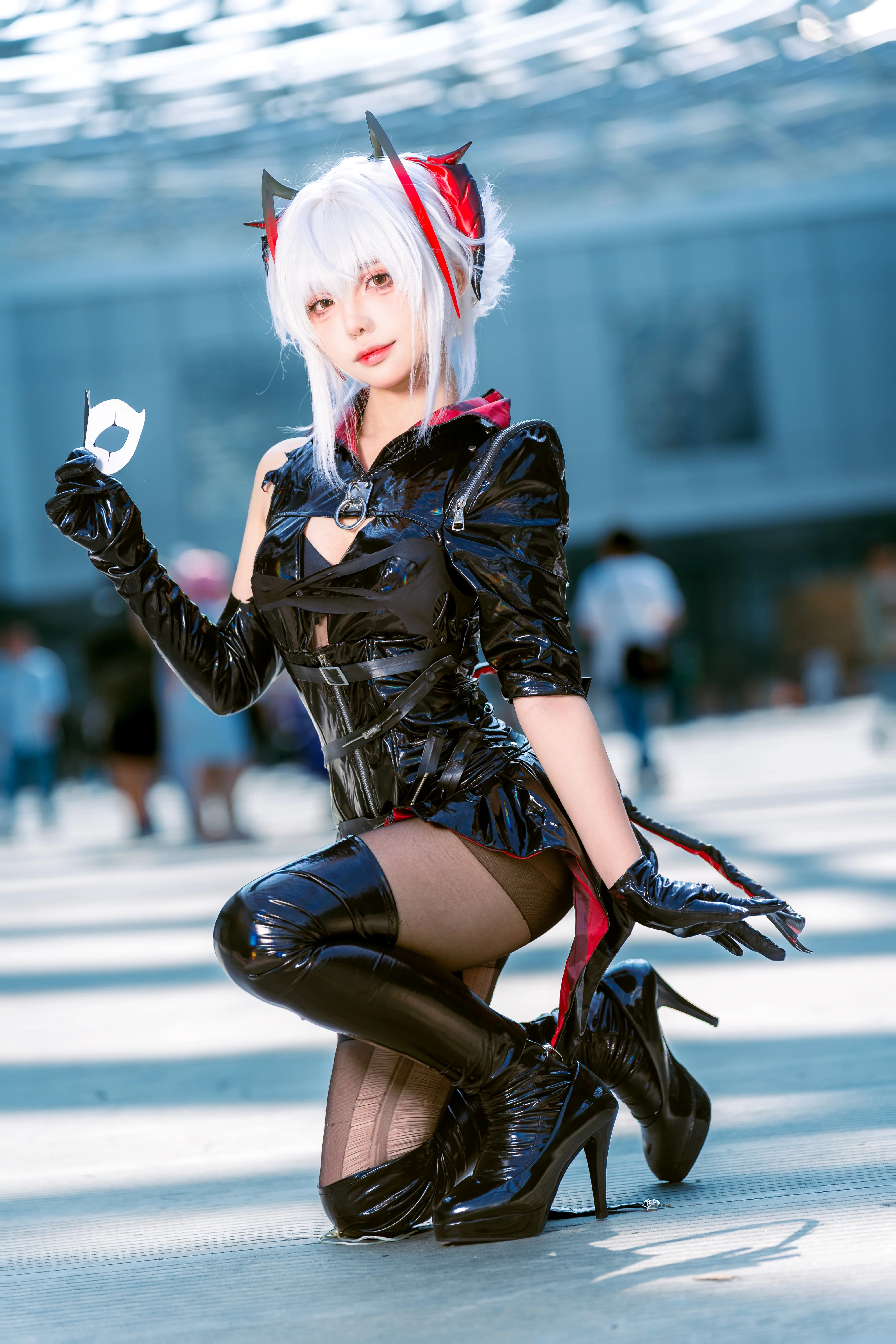【明日方舟W cos】强光下漆皮作战服的AD04漫展场照 - 第 2 张