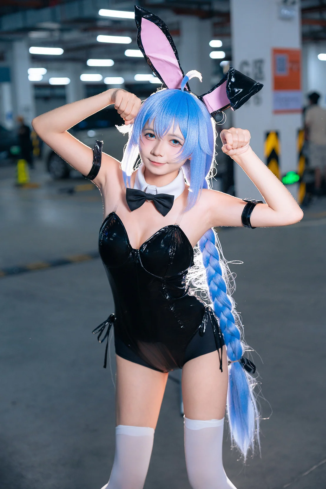 【洛琪希cos】无职转生，车库里的高光兔女郎 - 第 1 张