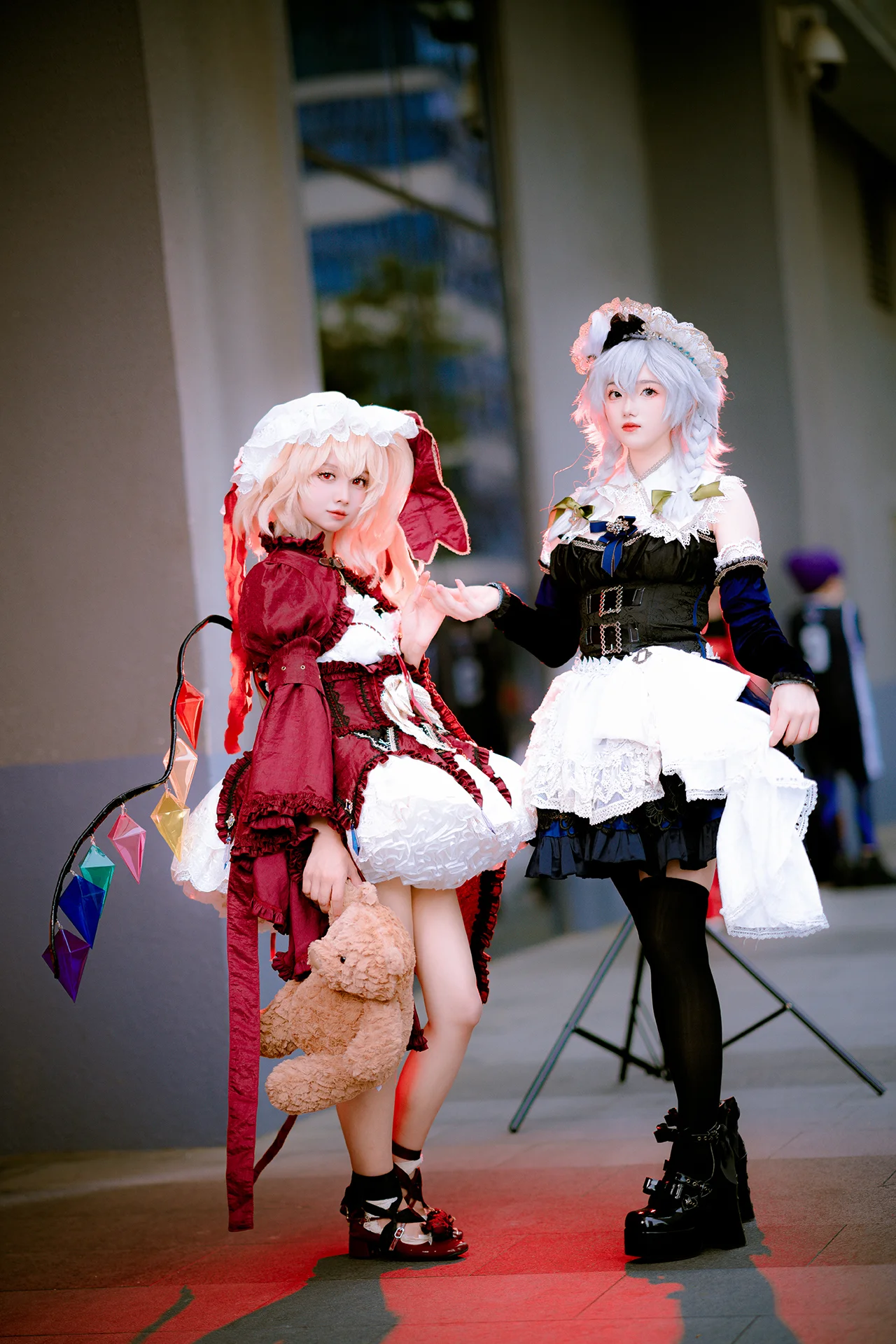 [Flandre Scarlet and Sakuya Cosplay] The Backlit Staircase Moment of Touhou Project - Image 4
